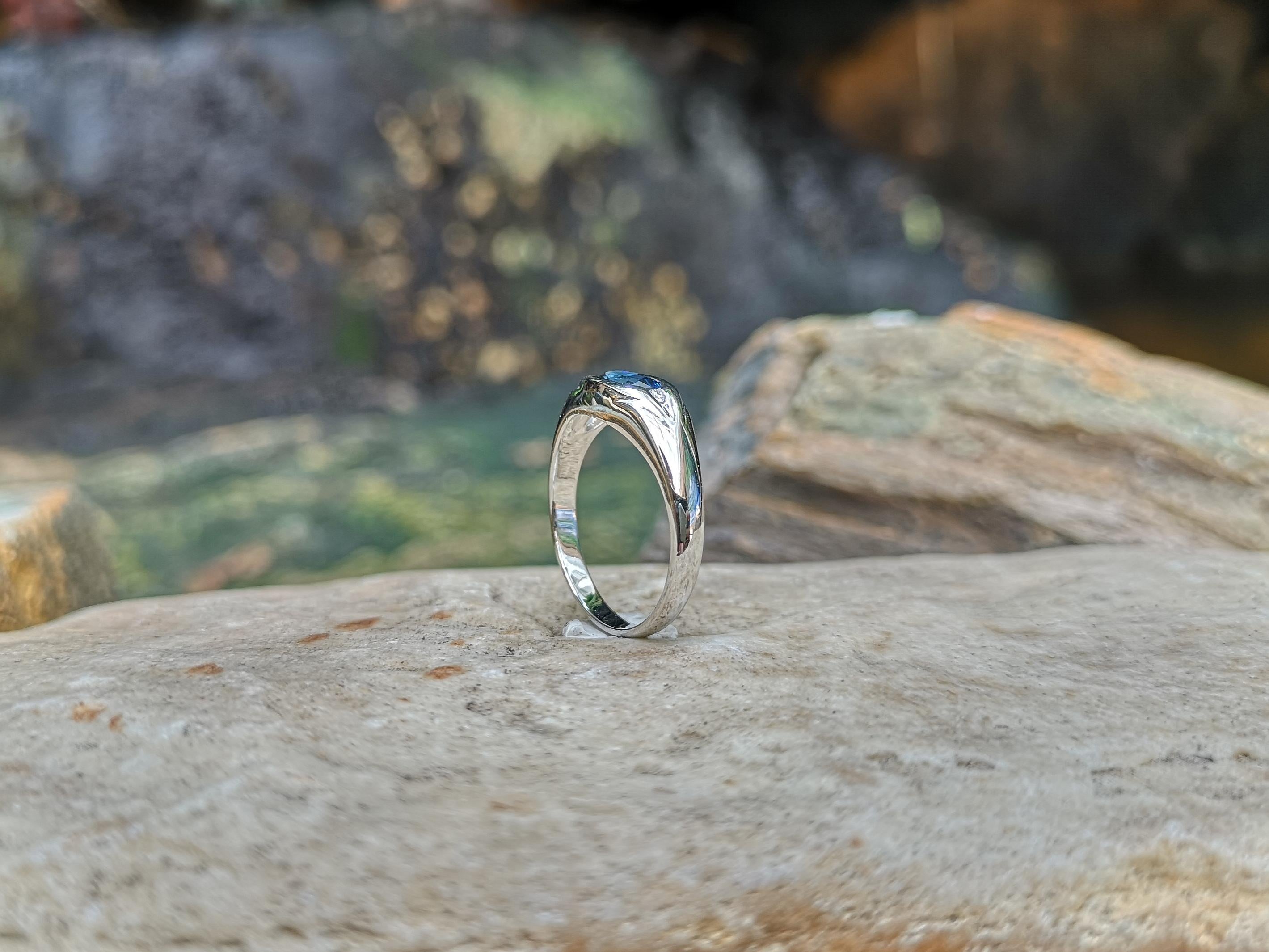 Blue Sapphire with Diamond Ring Set in 18 Karat White Gold Settings For Sale 4