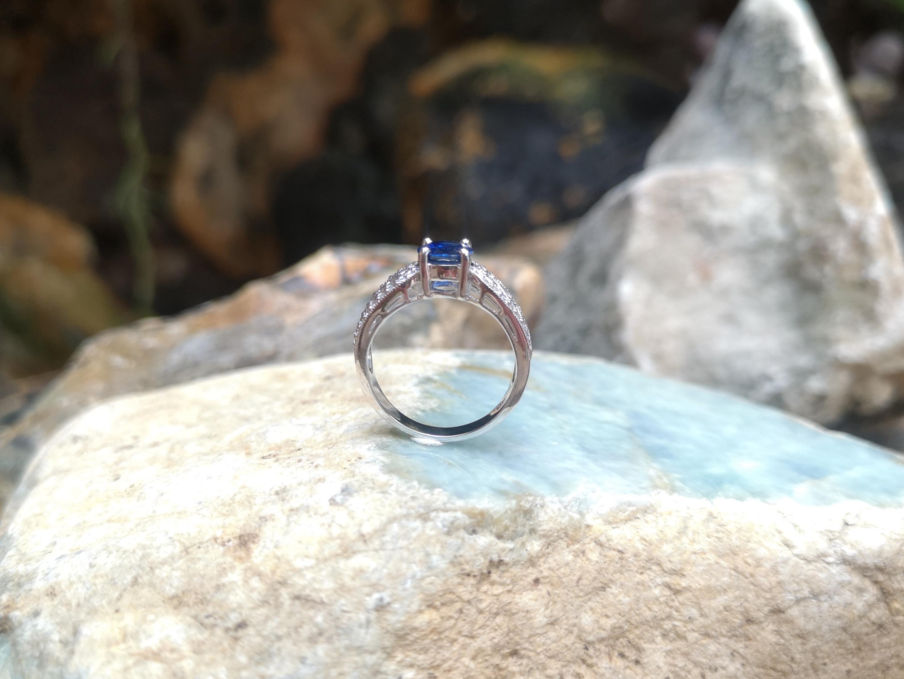 Blue Sapphire with Diamond Ring Set in 18 Karat White Gold Settings For Sale 3