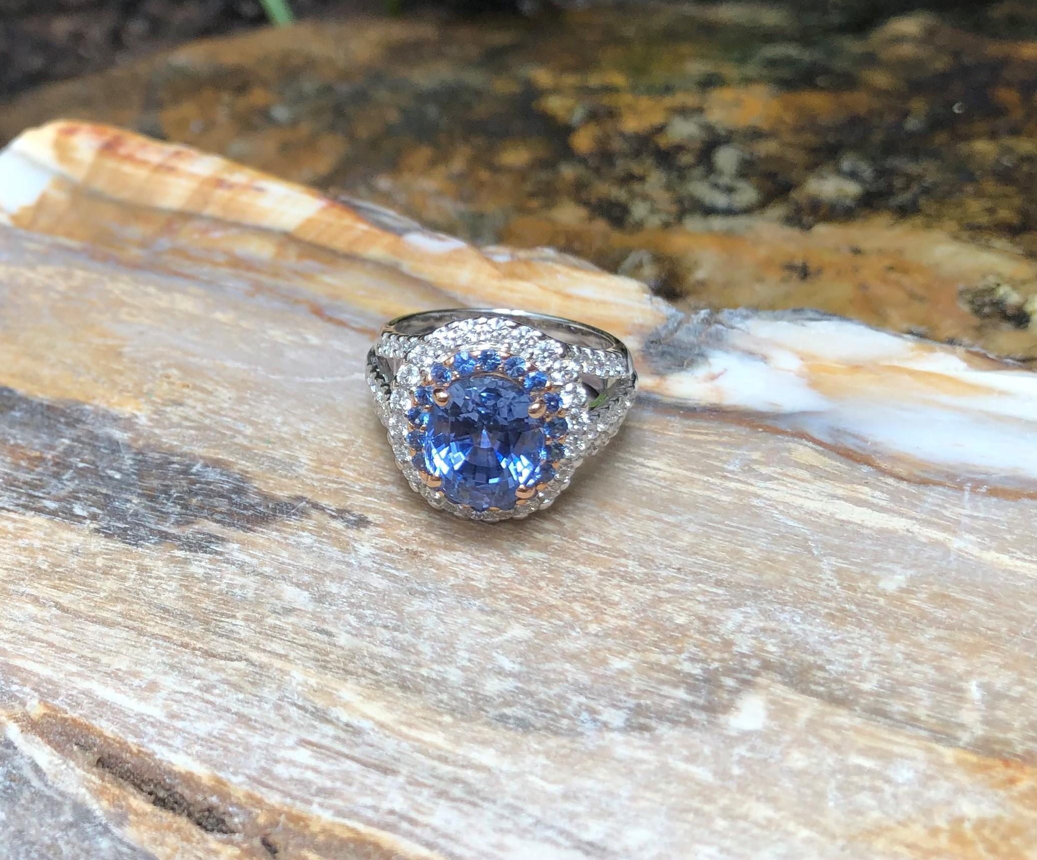 GIA Certified 5cts Ceylon Blue Sapphire with Diamond Ring Set in 18K White Gold  For Sale 4