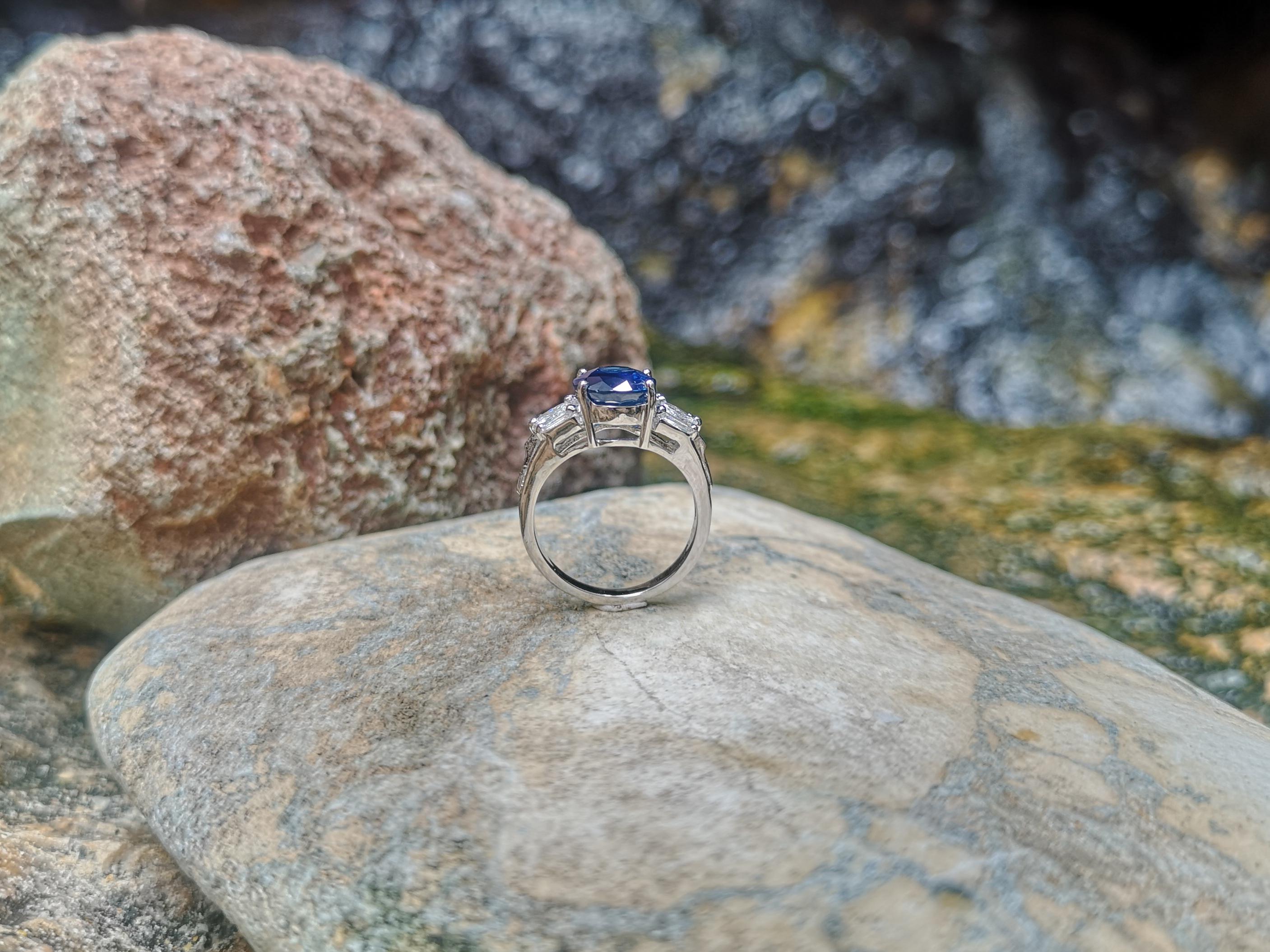 Blue Sapphire with Diamond Ring set in 18 Karat White Gold Settings For Sale 5