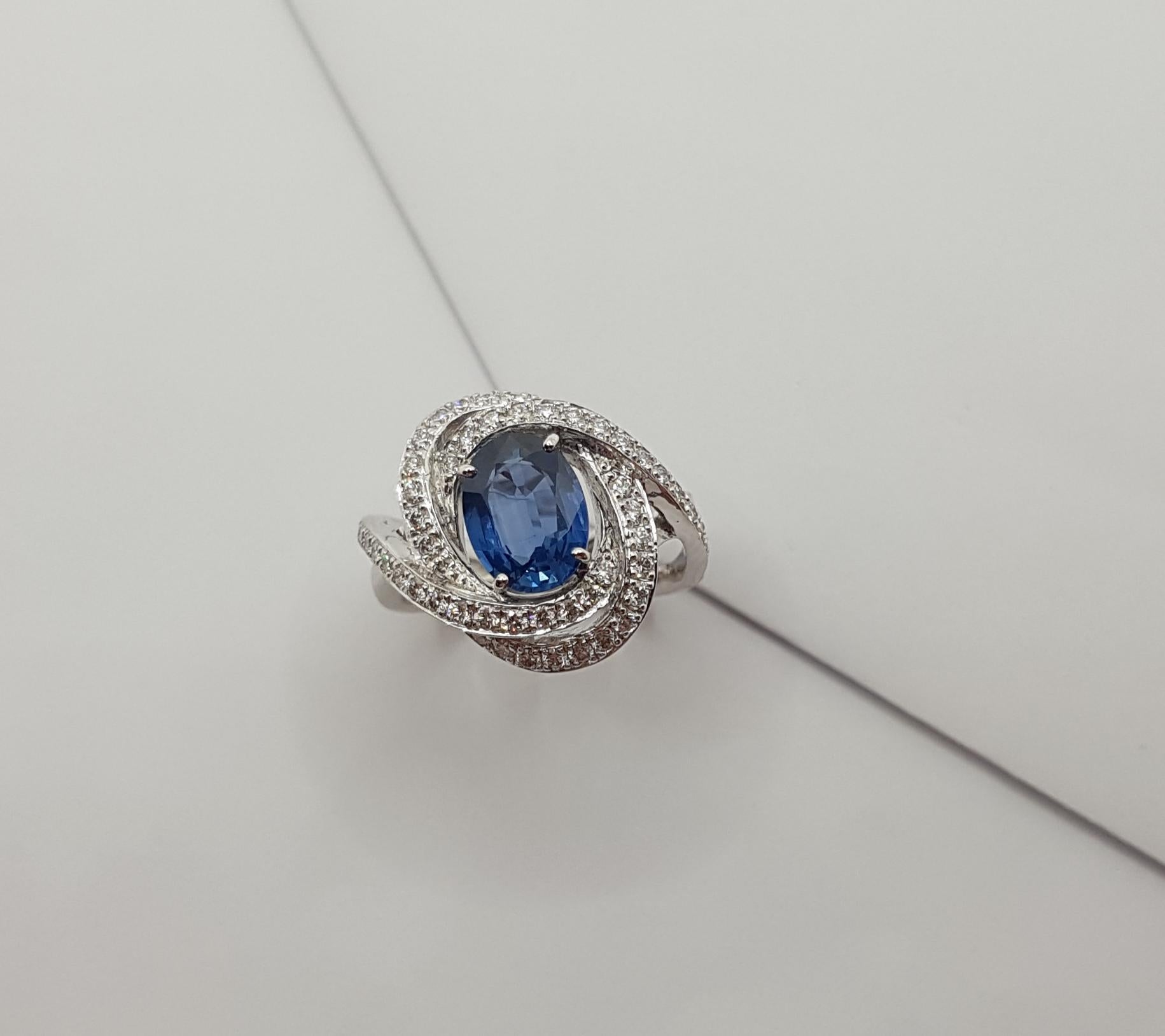 Blue Sapphire with Diamond Ring Set in 18 Karat White Gold Settings For Sale 3