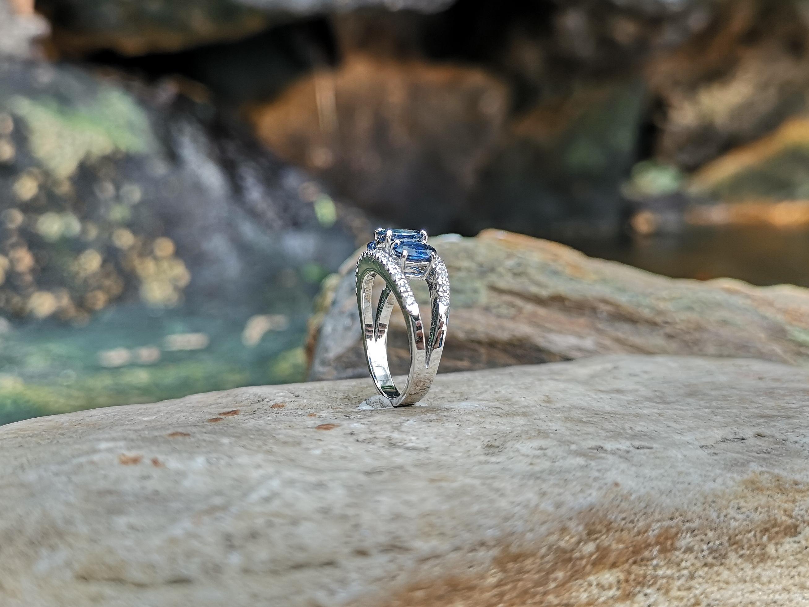Blue Sapphire with Diamond Ring Set in 18 Karat White Gold Settings For Sale 4