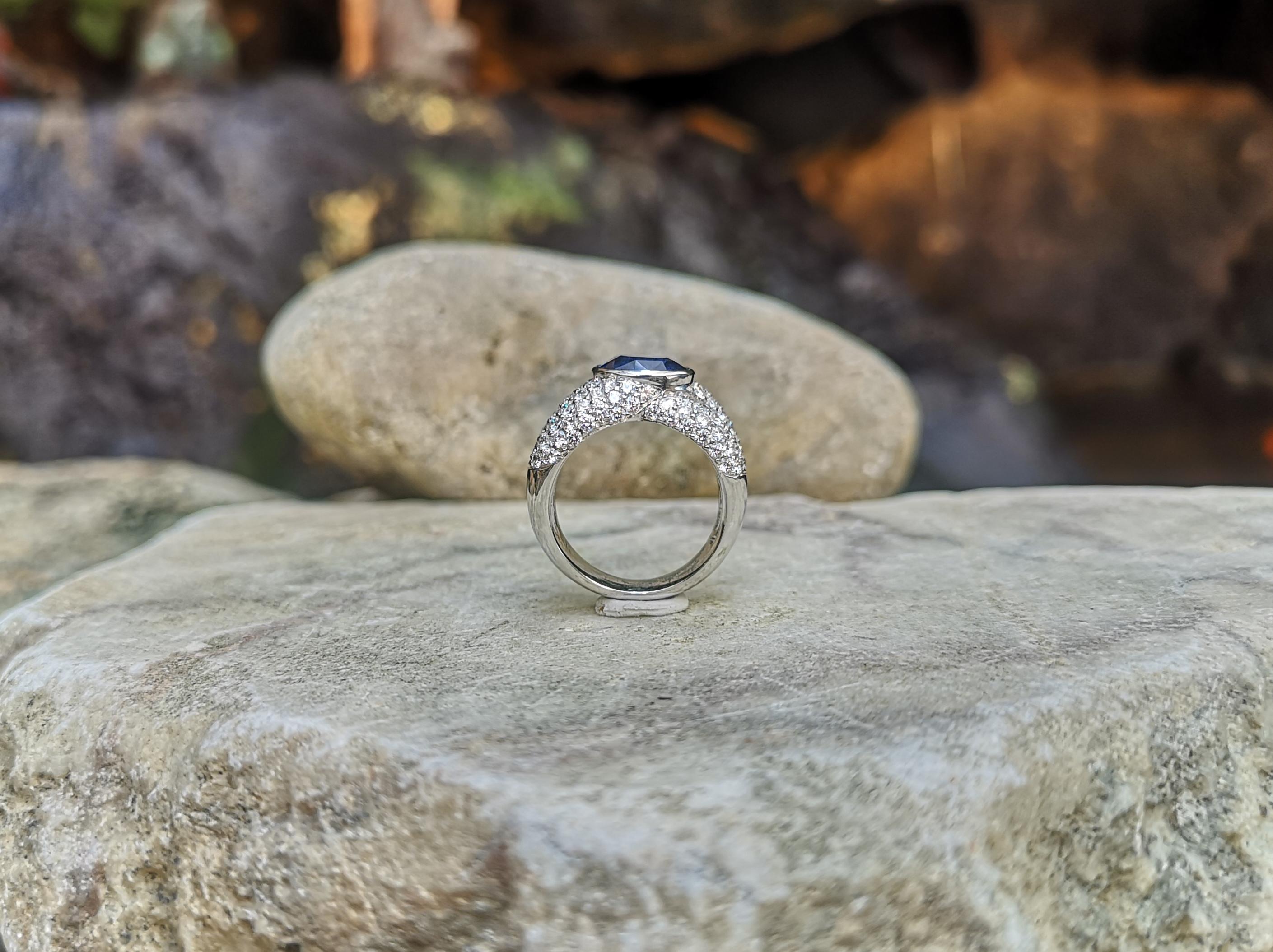 Blue Sapphire with Diamond Ring Set in 18 Karat White Gold Settings For Sale 6