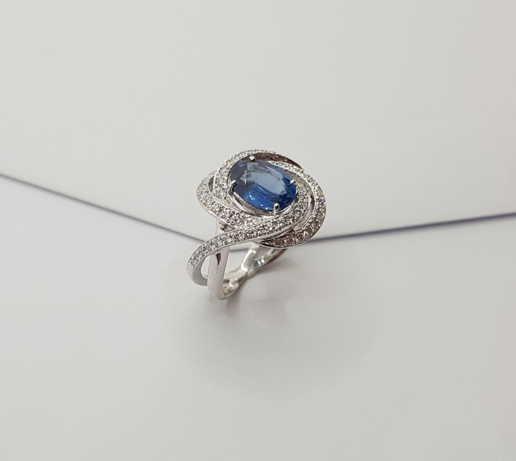 Blue Sapphire with Diamond Ring Set in 18 Karat White Gold Settings For Sale 4