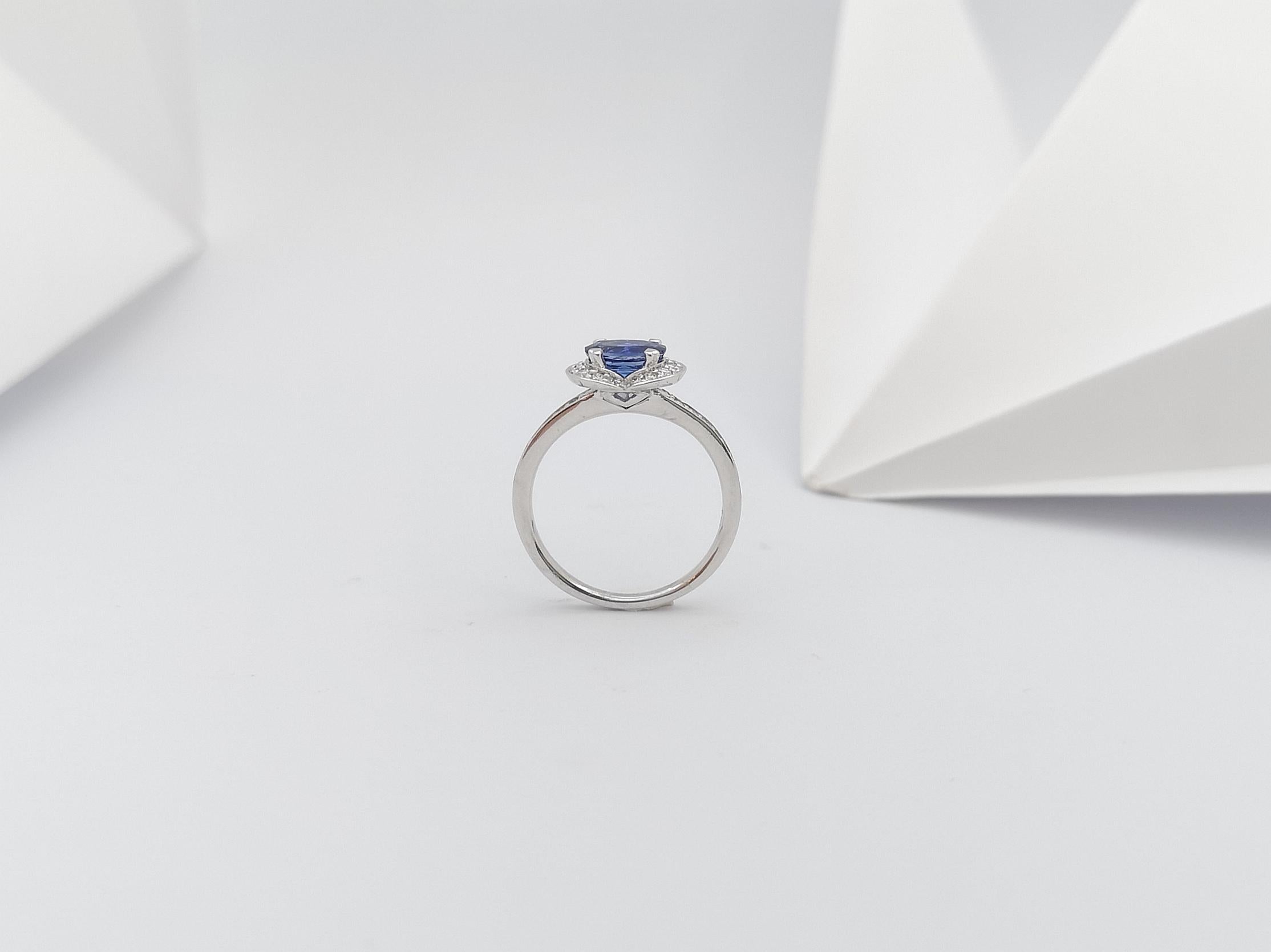 Blue Sapphire with Diamond Ring set in 18 Karat White Gold Settings For Sale 6