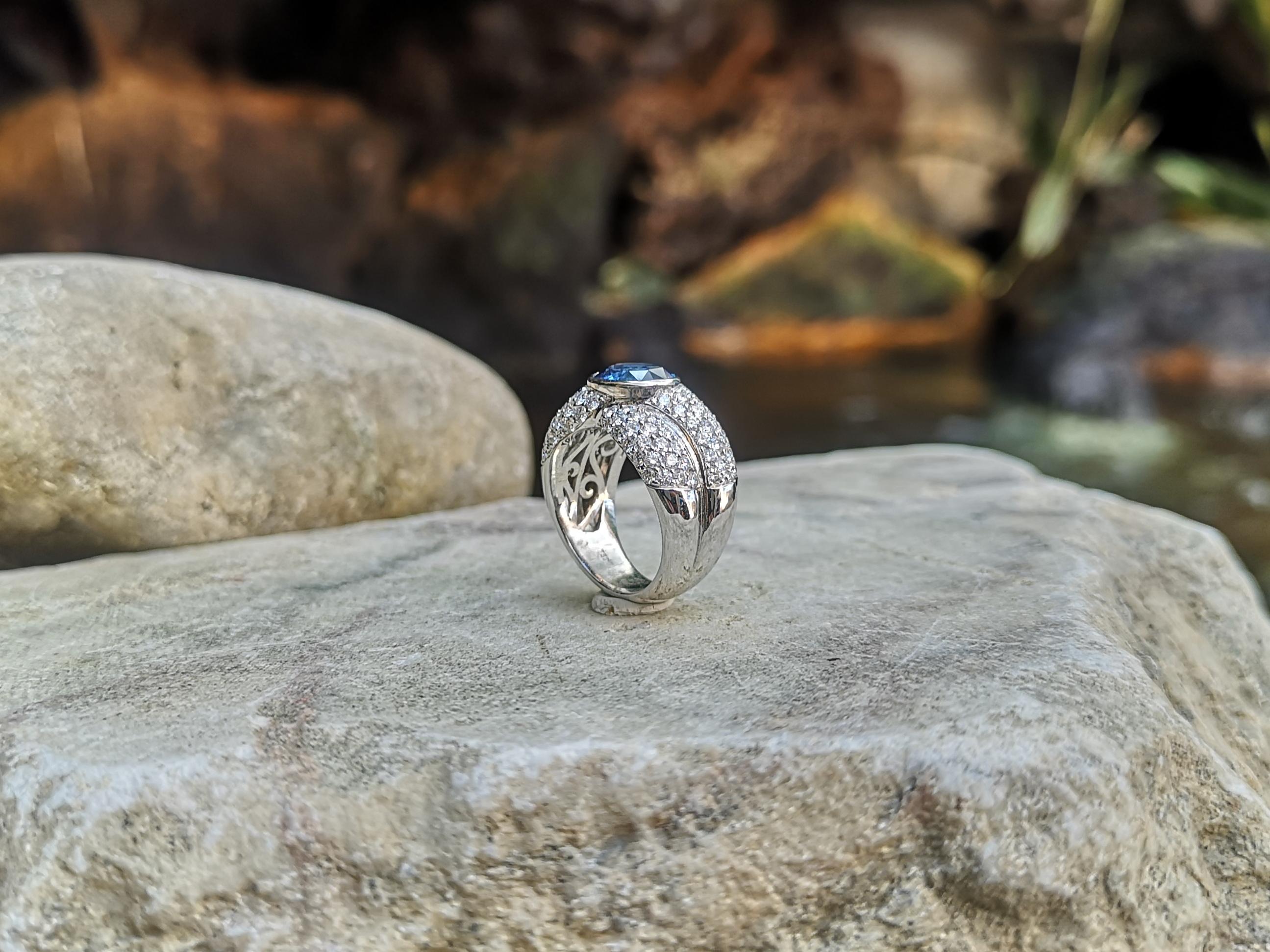 Blue Sapphire with Diamond Ring Set in 18 Karat White Gold Settings For Sale 7
