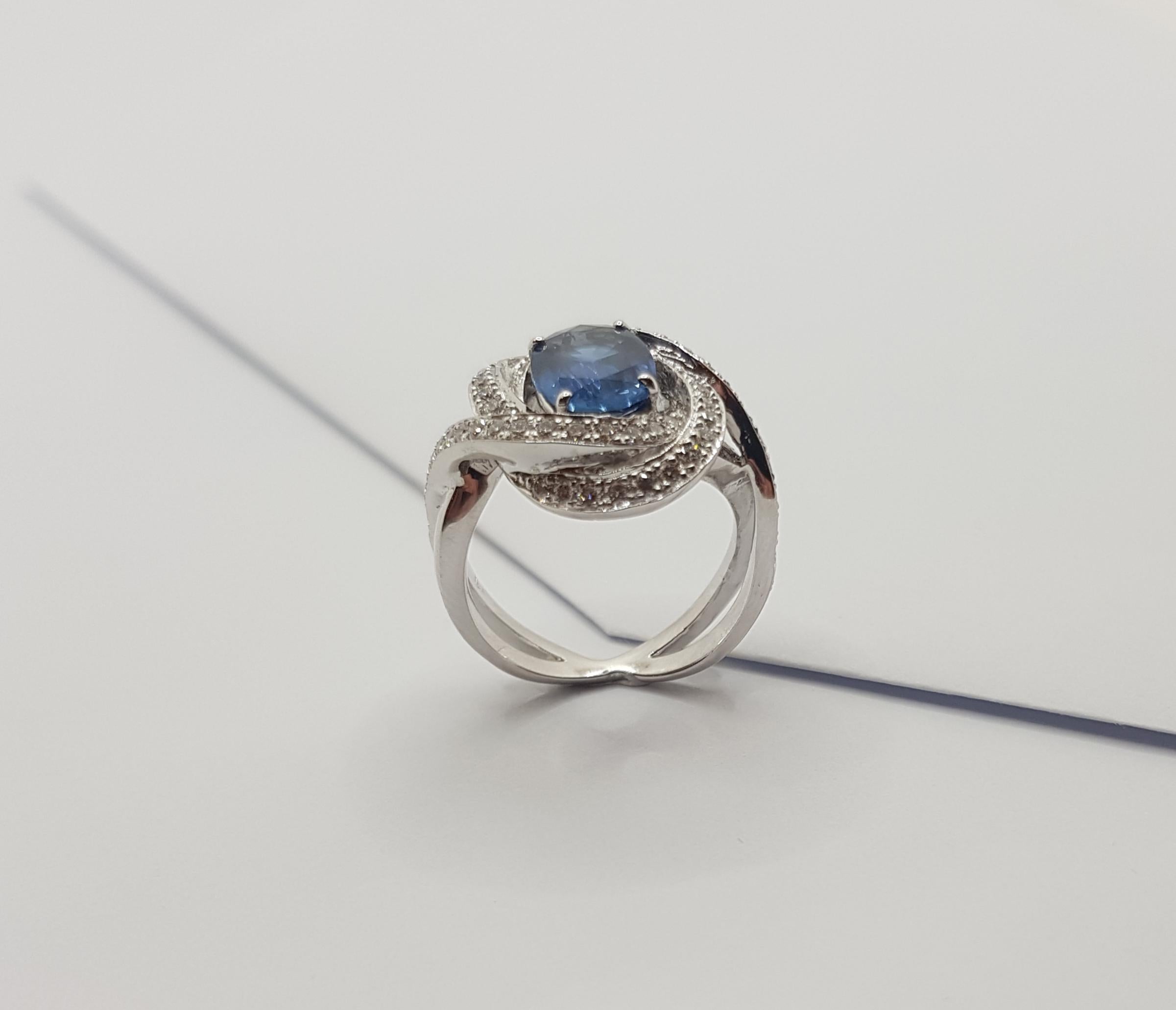 Blue Sapphire with Diamond Ring Set in 18 Karat White Gold Settings For Sale 5