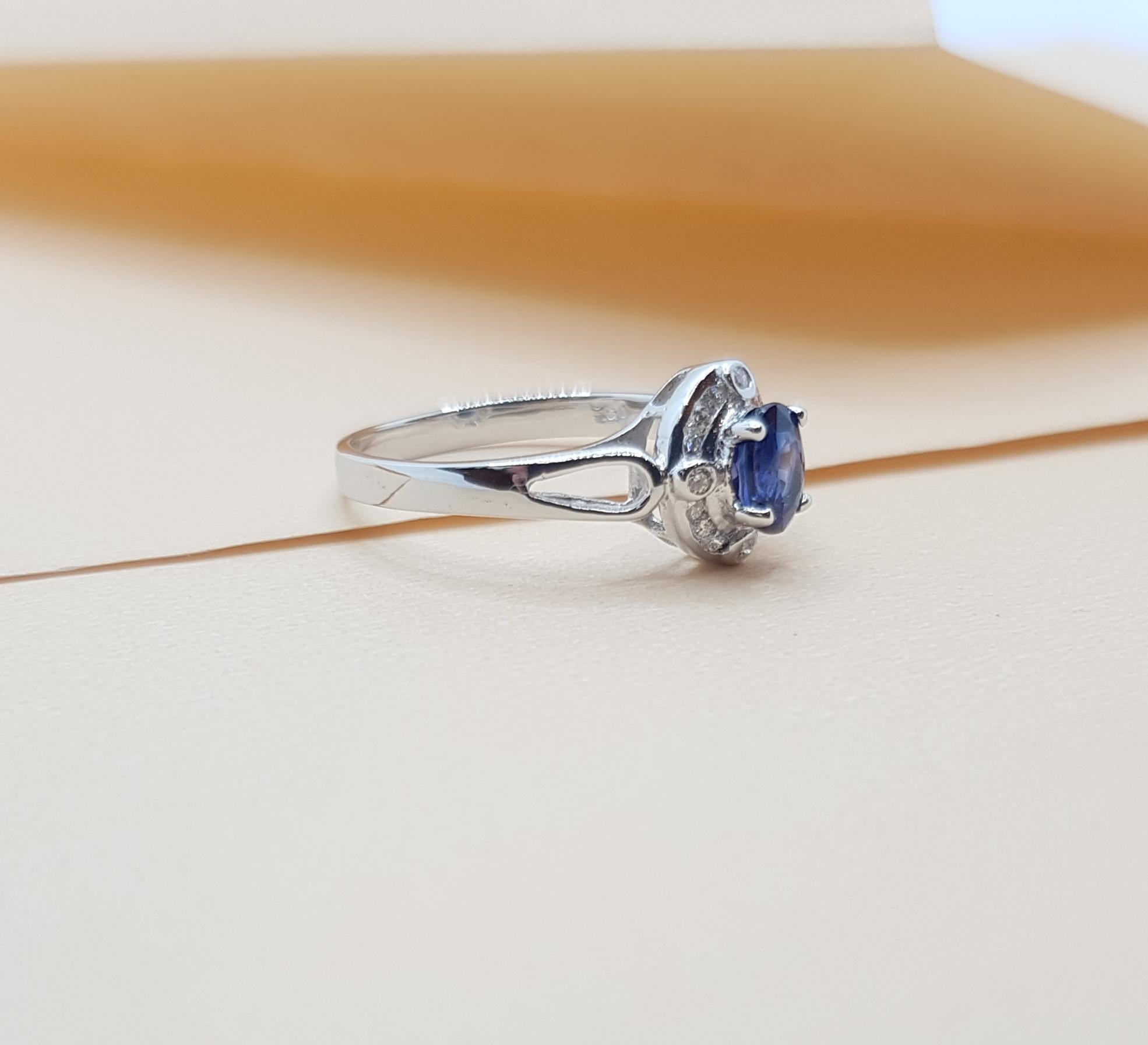 Blauer Saphir mit Diamantring aus 18 Karat Weißgold in Fassungen im Angebot 8