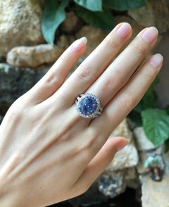 Bague en or blanc 18 carats sertie d'un saphir bleu de Ceylan de 5 carats et de diamants, certifié GIA