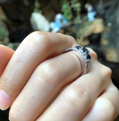 Blauer blauer Saphir mit Diamantring in 18 Karat Weißgoldfassung