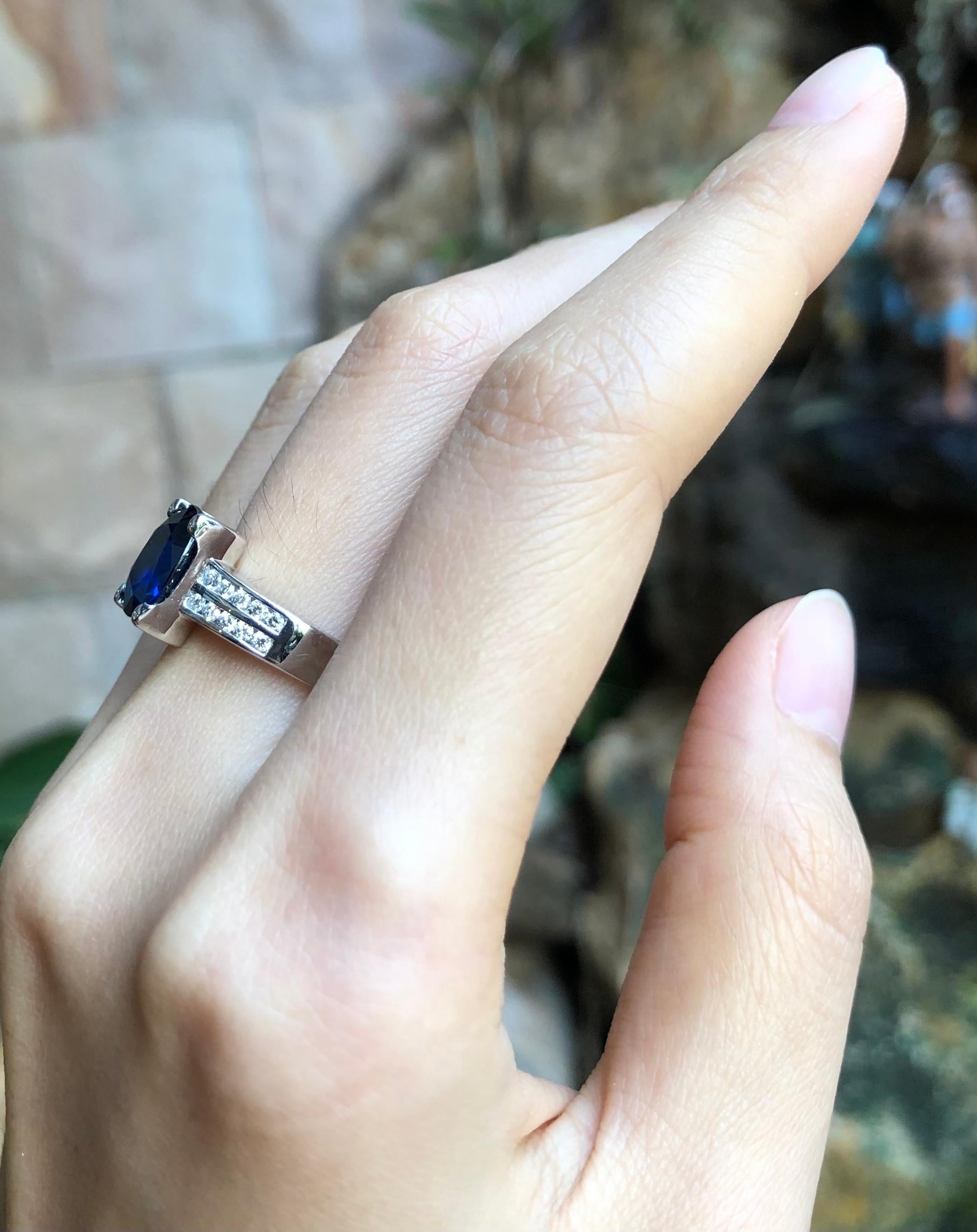 Blauer Saphir 2,88 Karat mit Diamant 0,25 Karat Ring in 18 Karat Weißgold gefasst

Breite:  0.7 cm 
Länge: 1,0 cm
Ringgröße: 53
Gesamtgewicht: 4,13 Gramm

