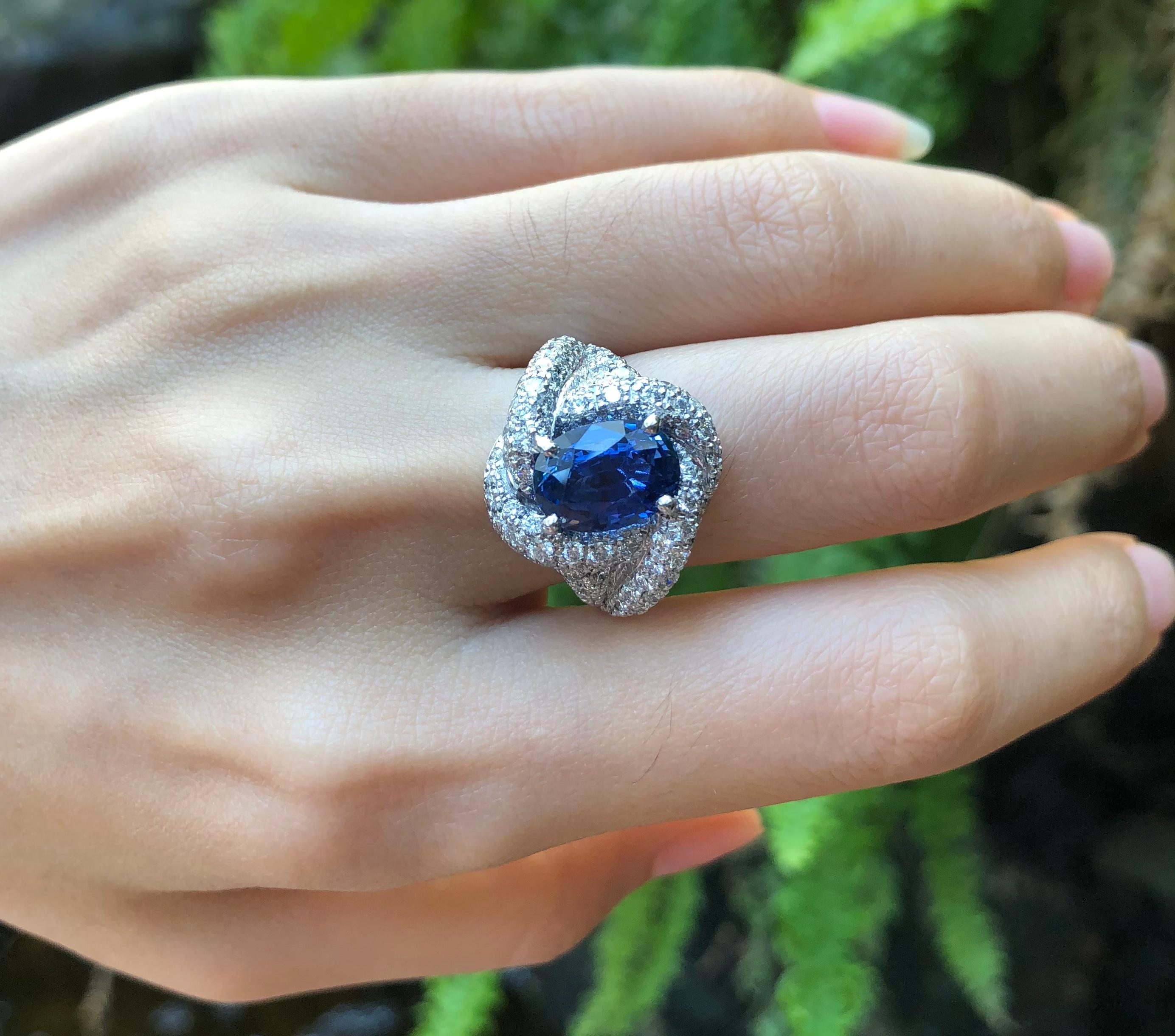 Contemporary Blue Sapphire with Diamond Ring Set in 18 Karat White Gold Settings For Sale