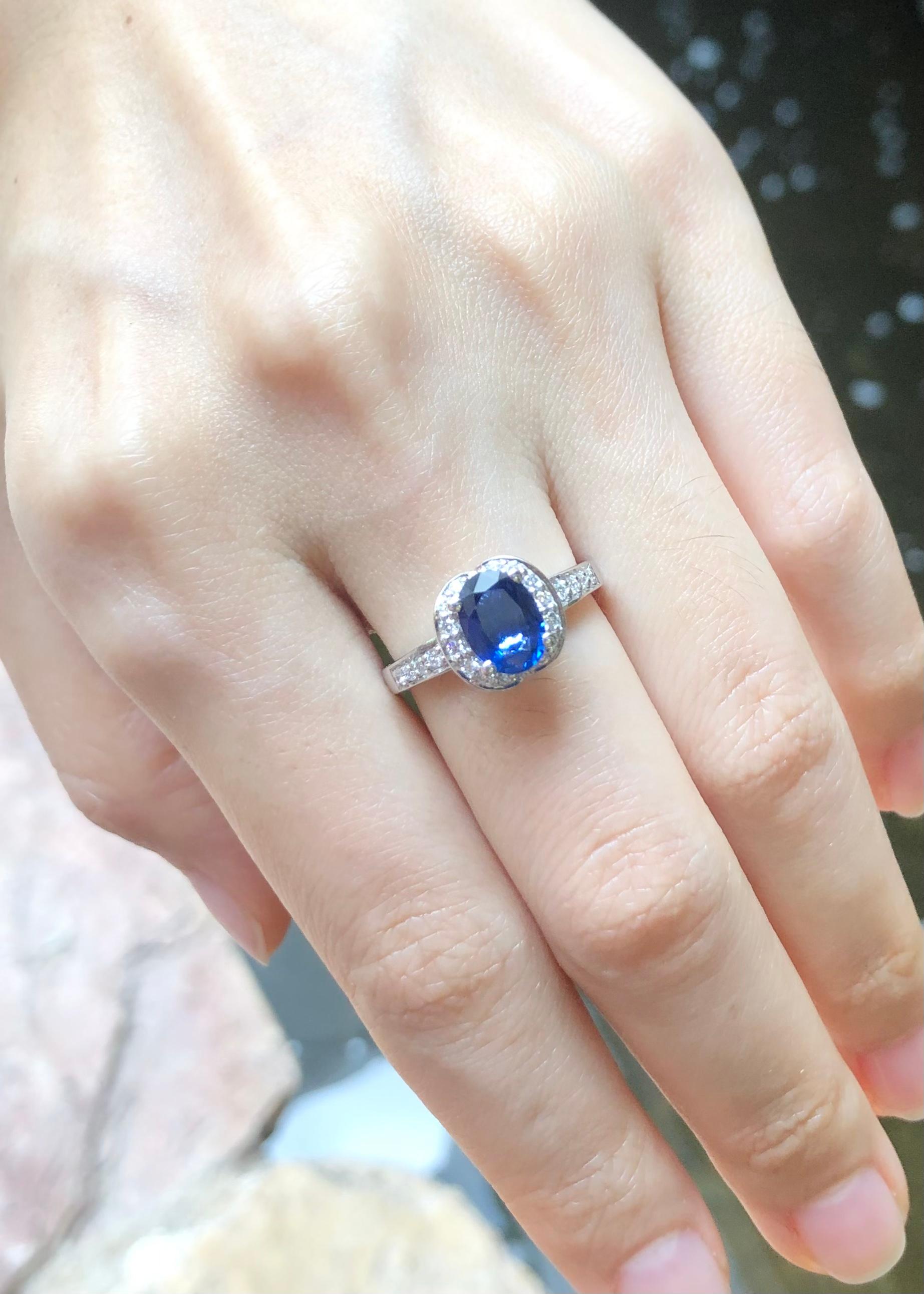 Contemporary Blue Sapphire with Diamond Ring Set in 18 Karat White Gold Settings For Sale