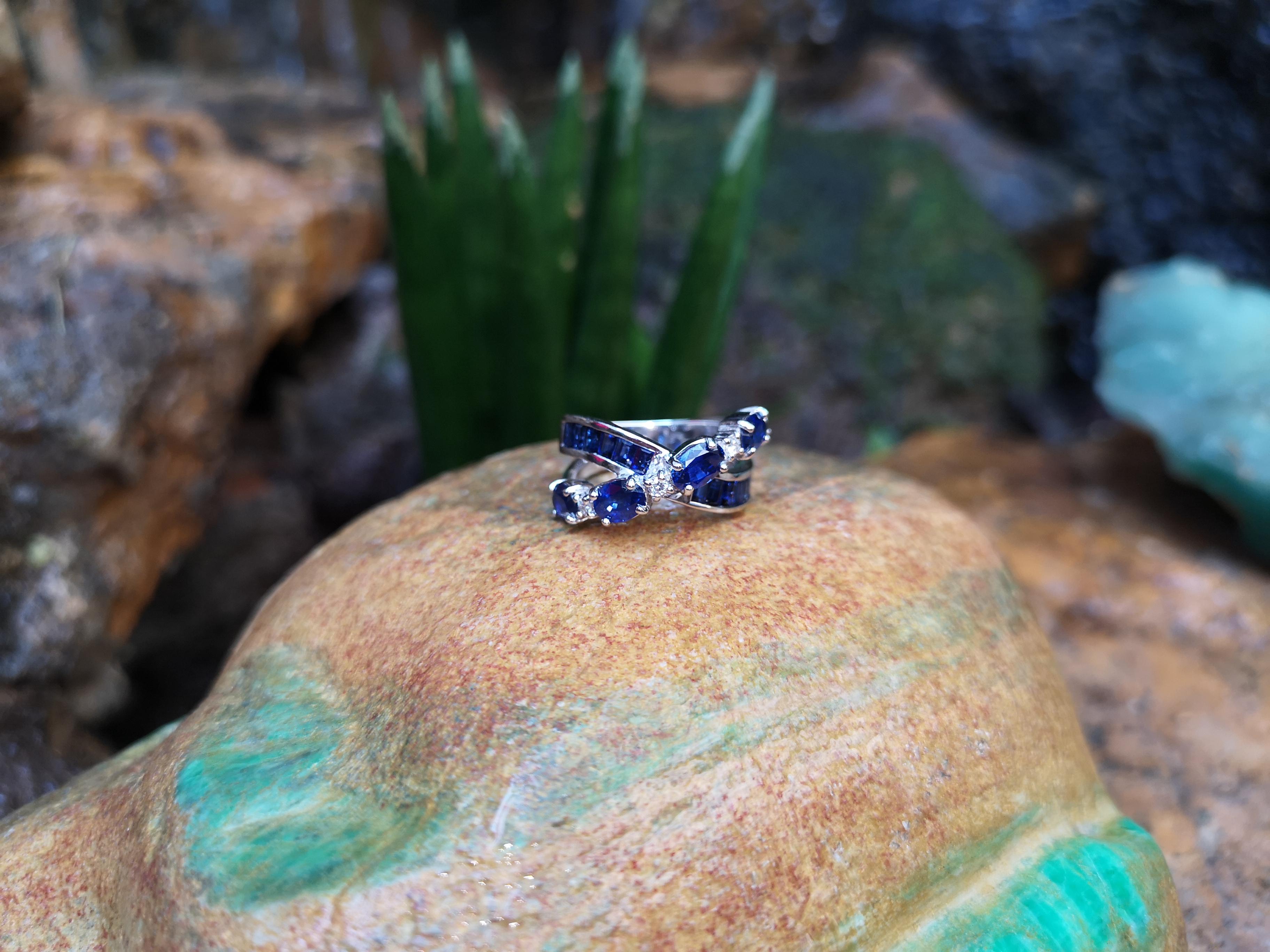 Blue Sapphire with Diamond Ring Set in 18 Karat White Gold Settings In New Condition For Sale In Bangkok, TH