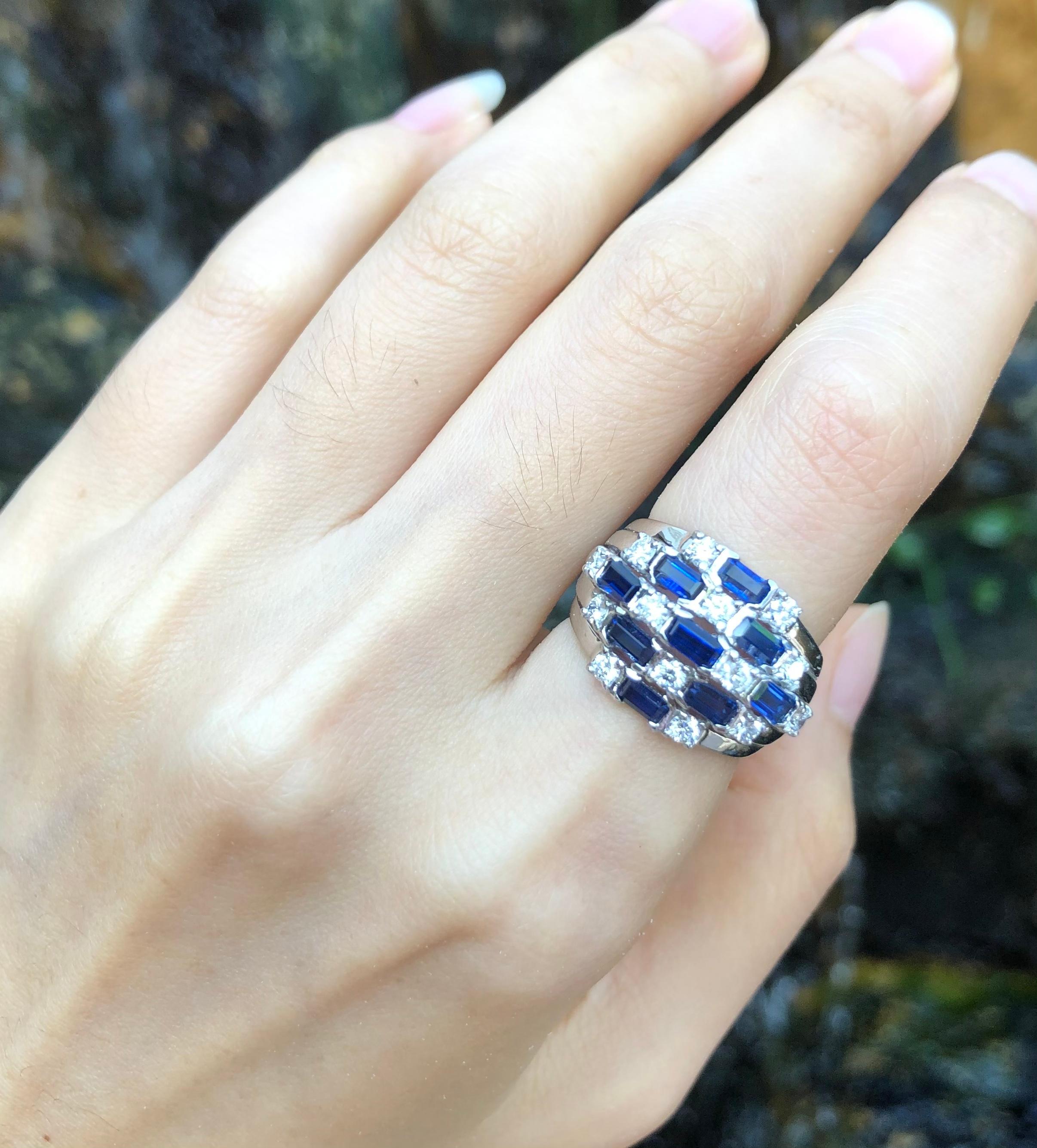 Blue Sapphire with Diamond Ring Set in 18 Karat White Gold Settings In New Condition For Sale In Bangkok, TH