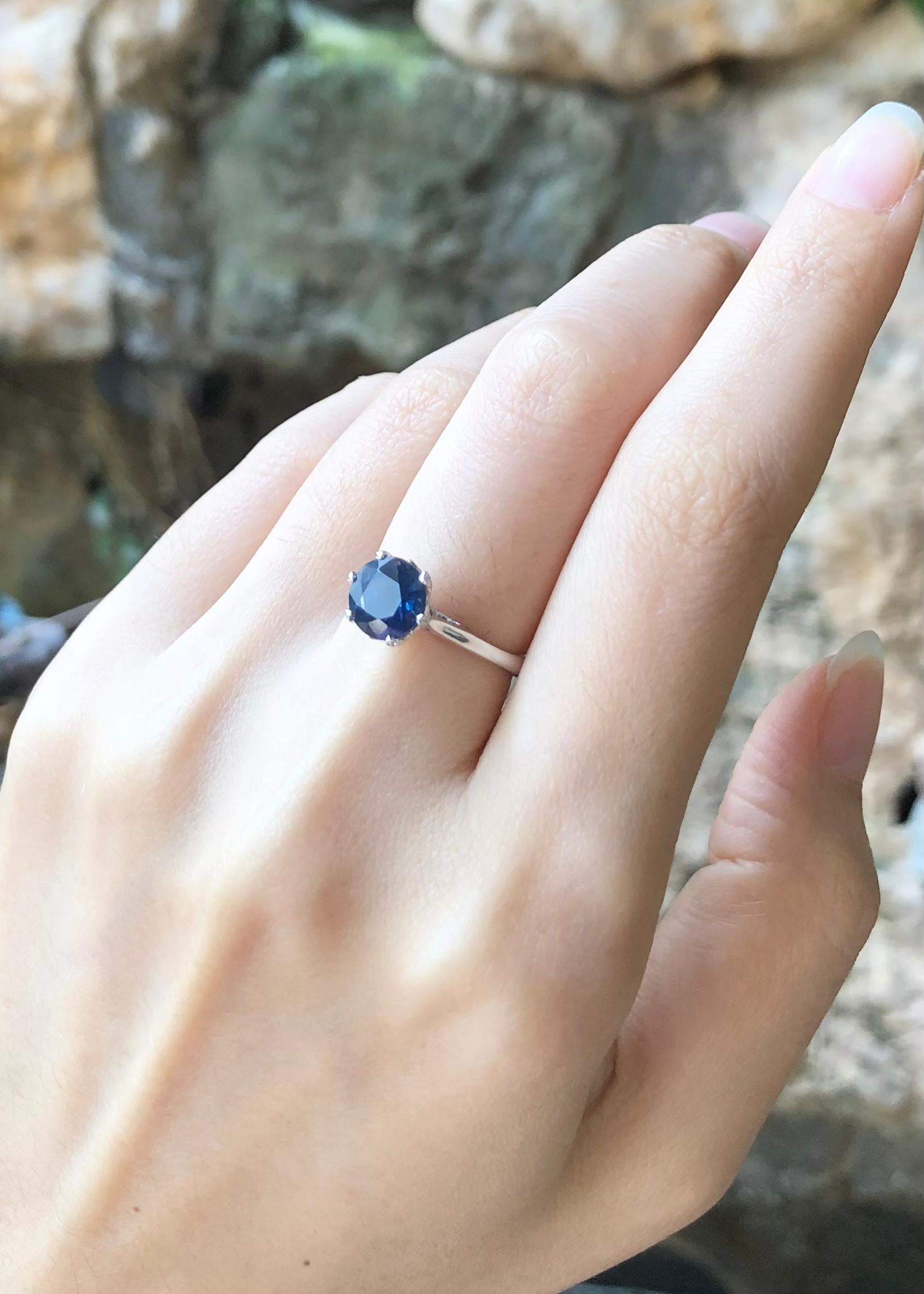 Round Cut Blue Sapphire  with Diamond Ring set in 18 Karat White Gold Settings For Sale