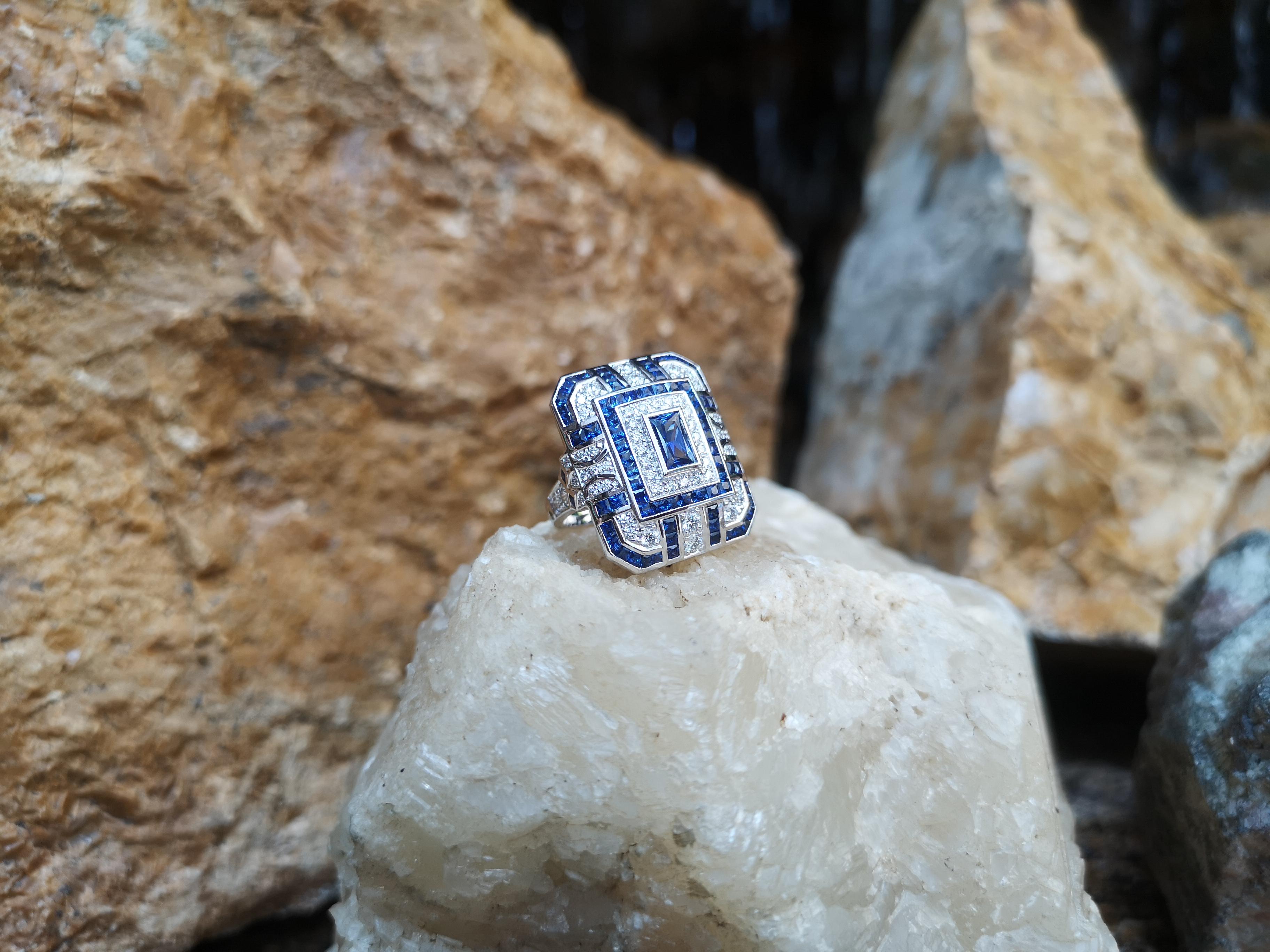 Blauer blauer Saphir mit Diamantring in 18 Karat Weißgoldfassung im Zustand „Neu“ im Angebot in Bangkok, TH