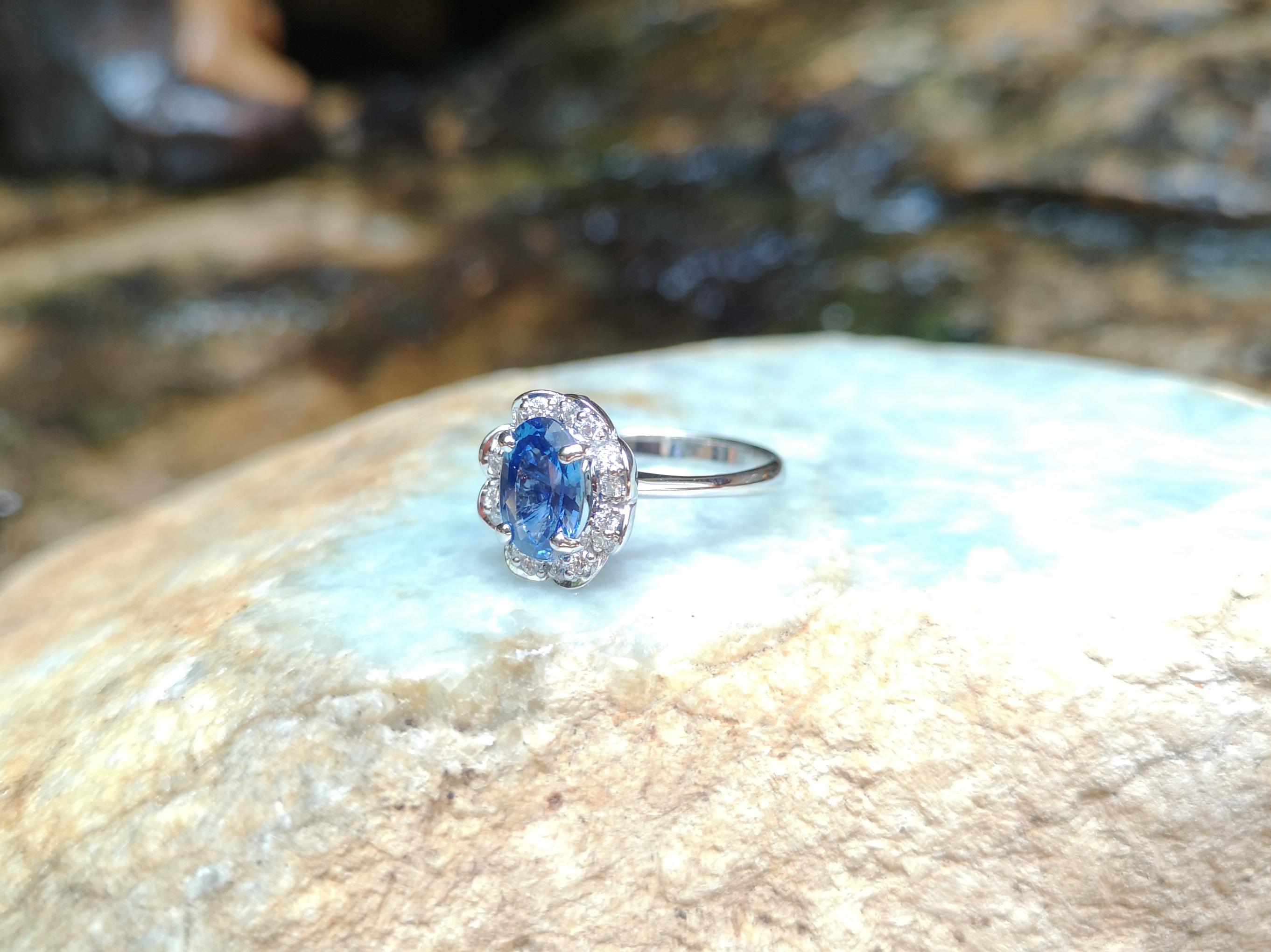 Blauer Saphir mit Diamantring aus 18 Karat Weißgold in Fassungen Damen im Angebot