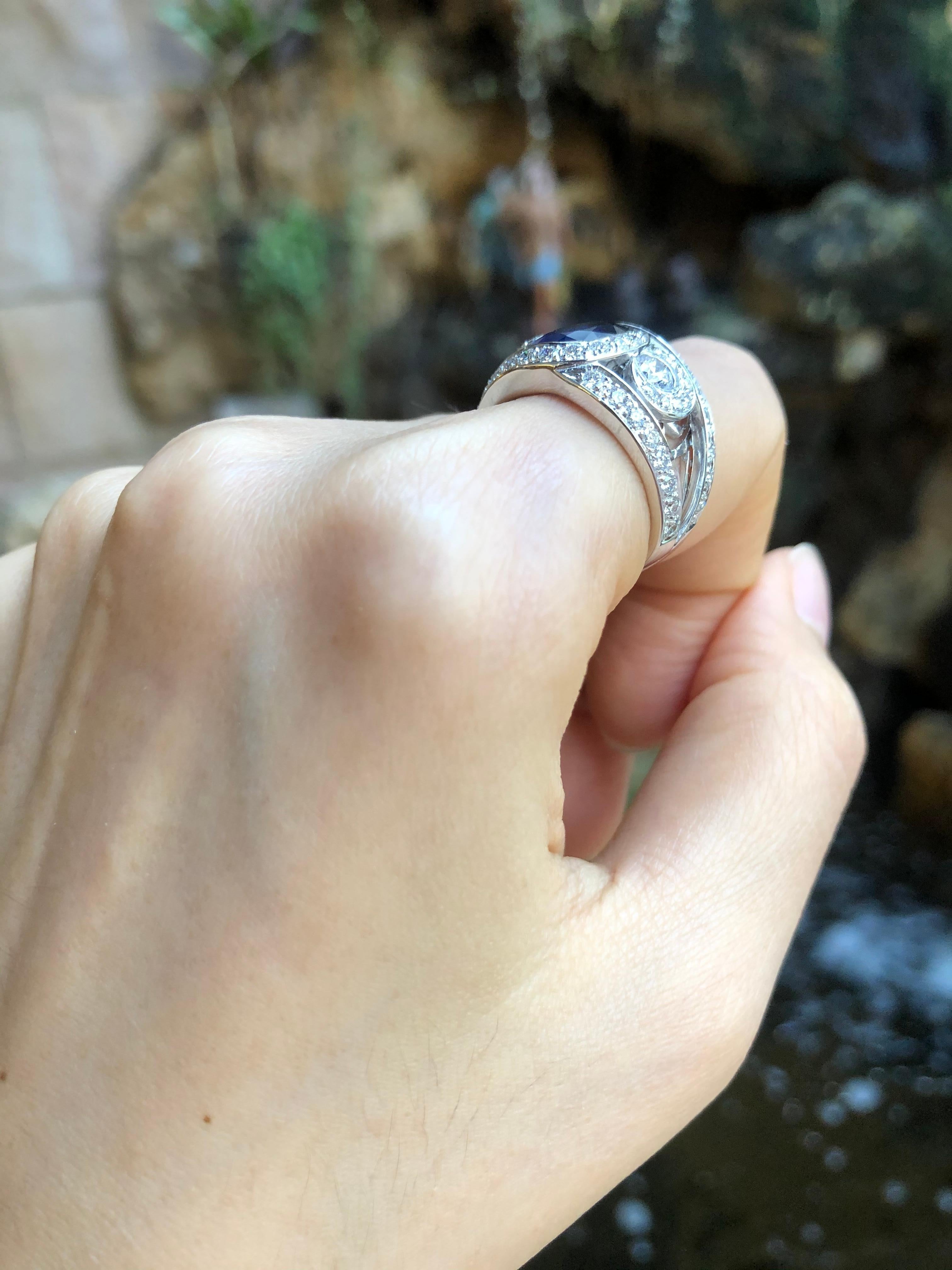 Blue Sapphire with Diamond Ring Set in 18 Karat White Gold Settings In New Condition For Sale In Bangkok, TH