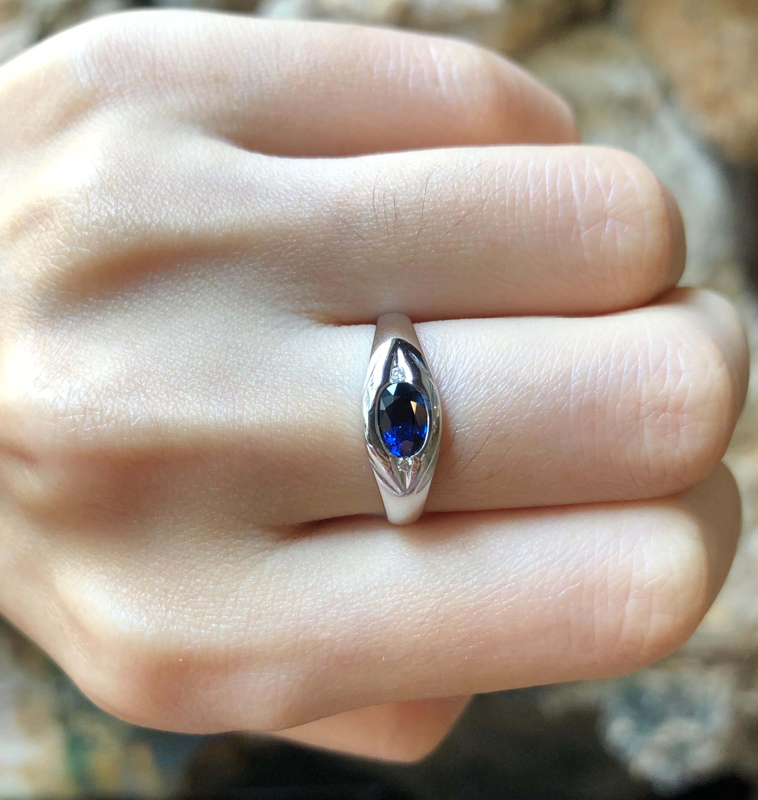 Blue Sapphire with Diamond Ring Set in 18 Karat White Gold Settings In New Condition For Sale In Bangkok, TH