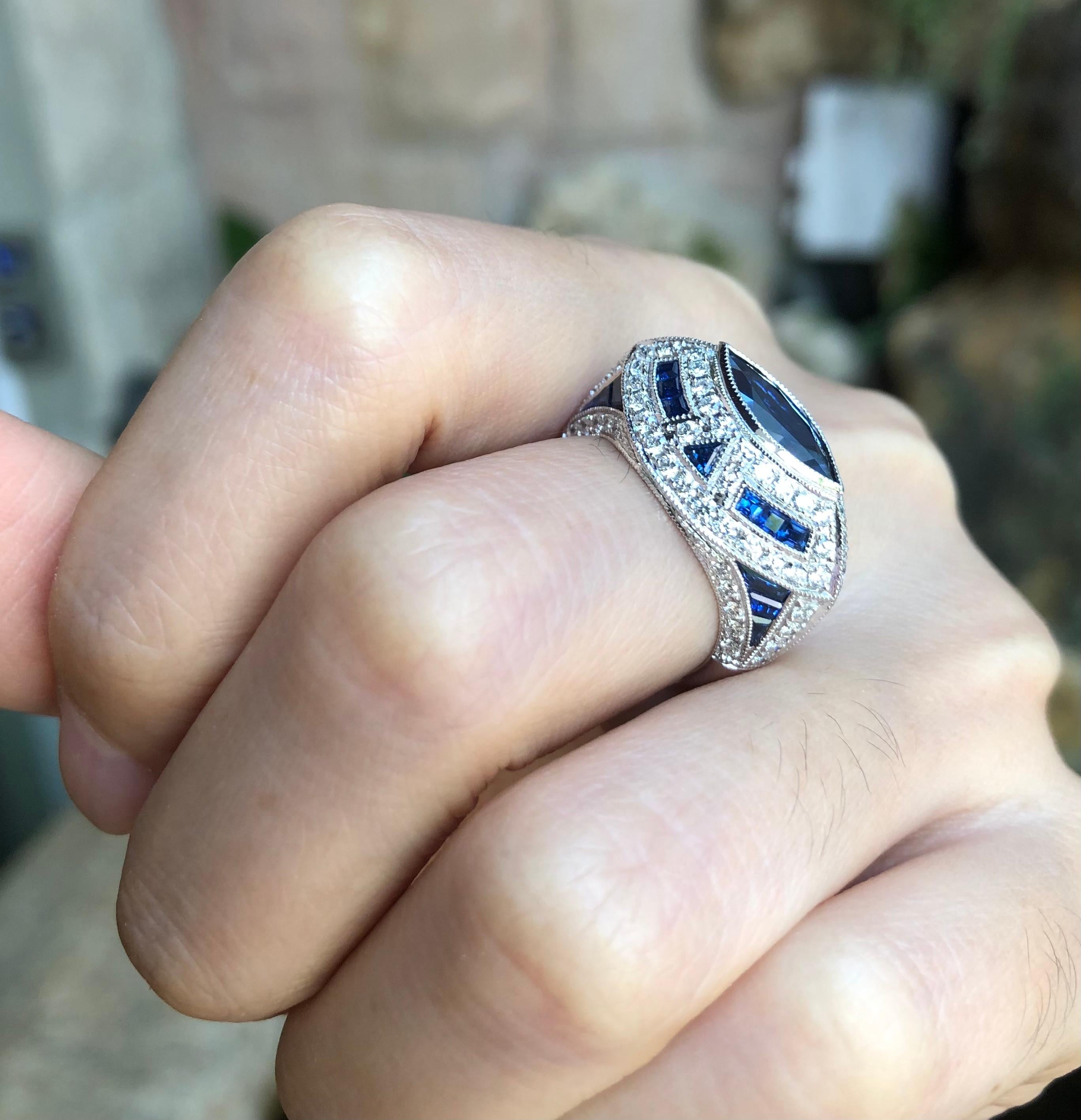 Blue Sapphire with Diamond Ring Set in 18 Karat White Gold Settings In New Condition For Sale In Bangkok, TH