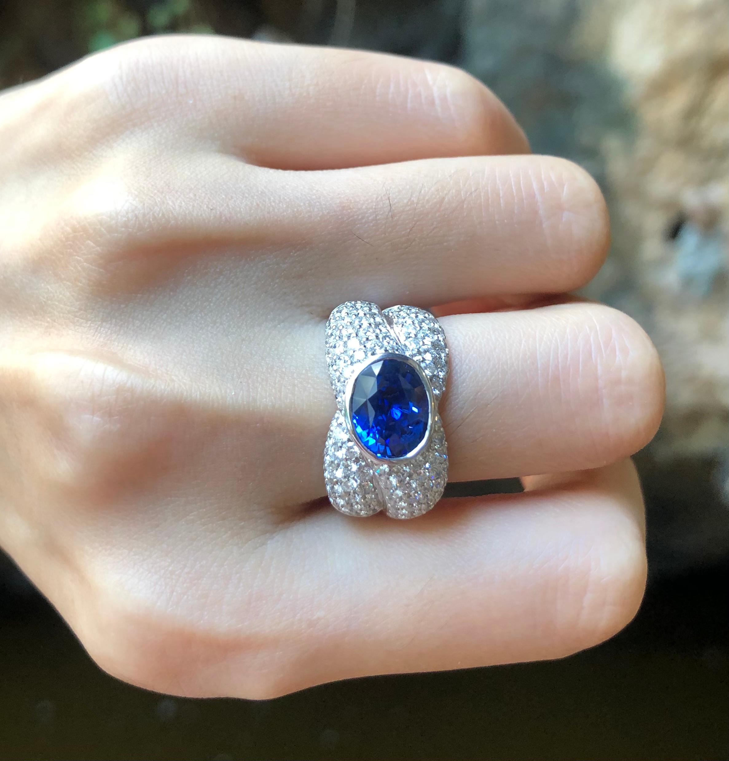 Blue Sapphire with Diamond Ring Set in 18 Karat White Gold Settings In New Condition For Sale In Bangkok, TH