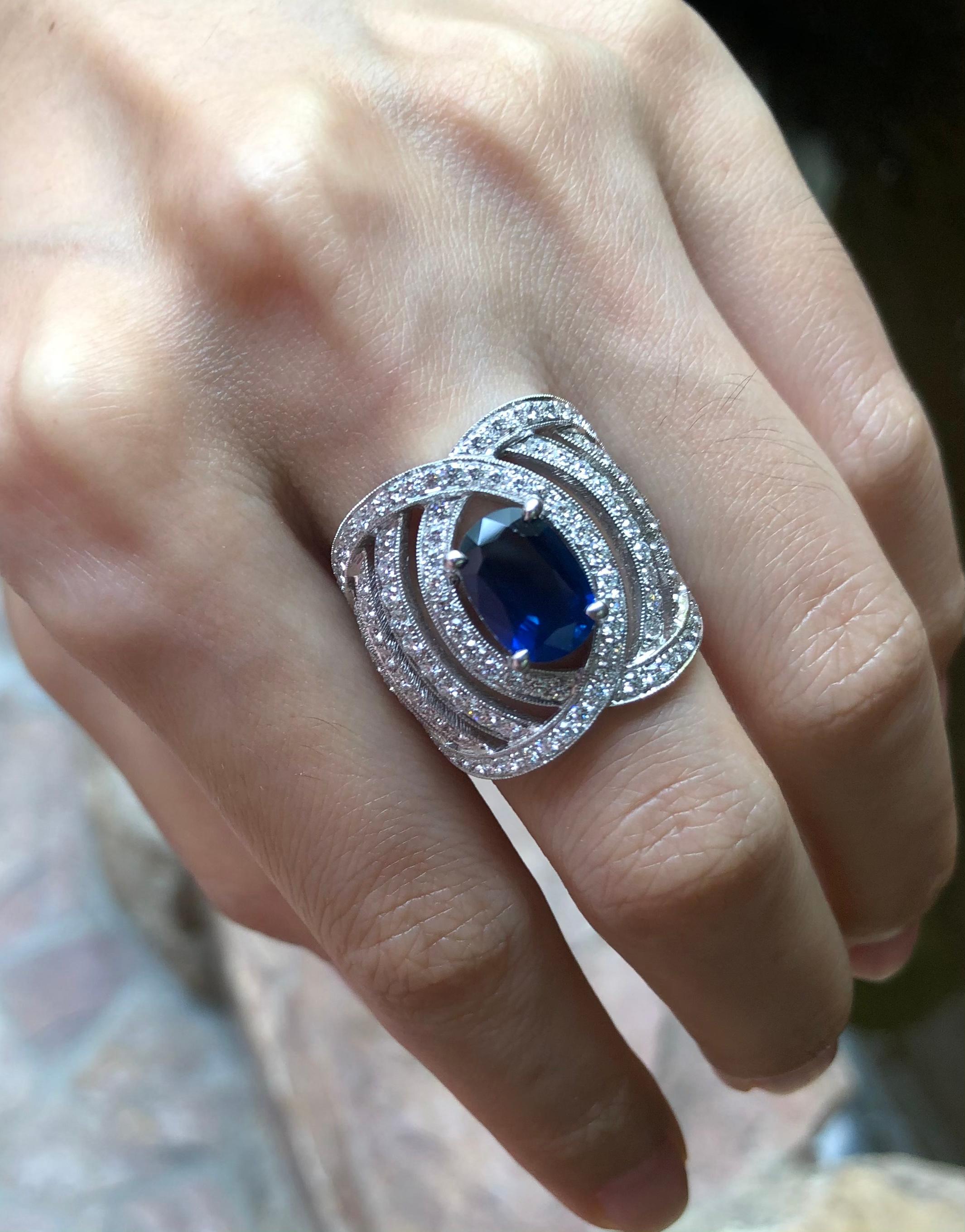 Blue Sapphire with Diamond Ring Set in 18 Karat White Gold Settings In New Condition For Sale In Bangkok, TH