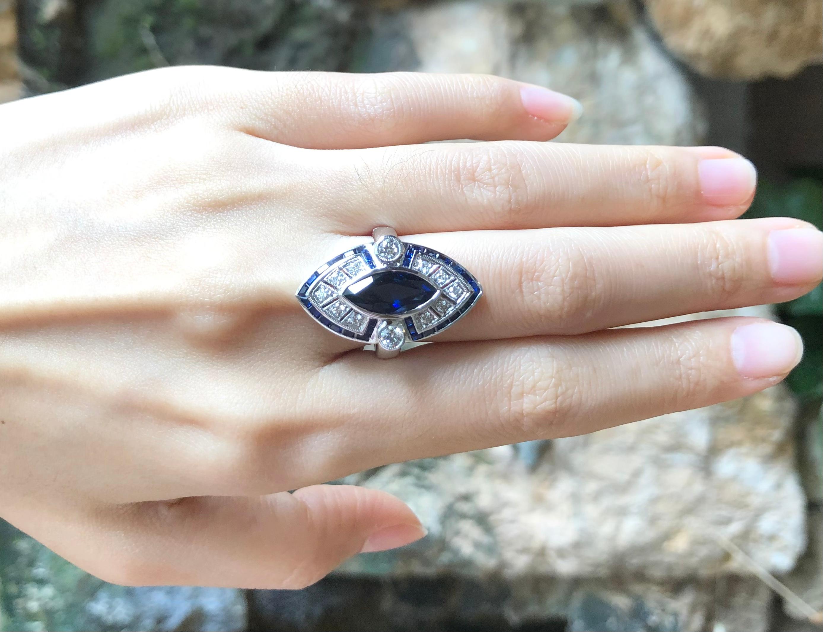 Blue Sapphire with Diamond Ring Set in 18 Karat White Gold Settings In New Condition For Sale In Bangkok, TH