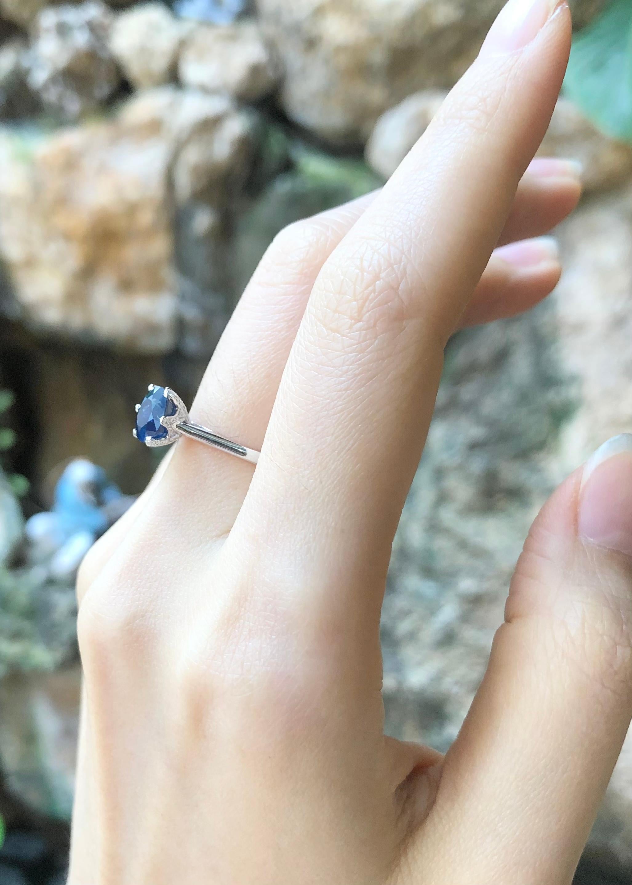 Blue Sapphire  with Diamond Ring set in 18 Karat White Gold Settings In New Condition For Sale In Bangkok, TH