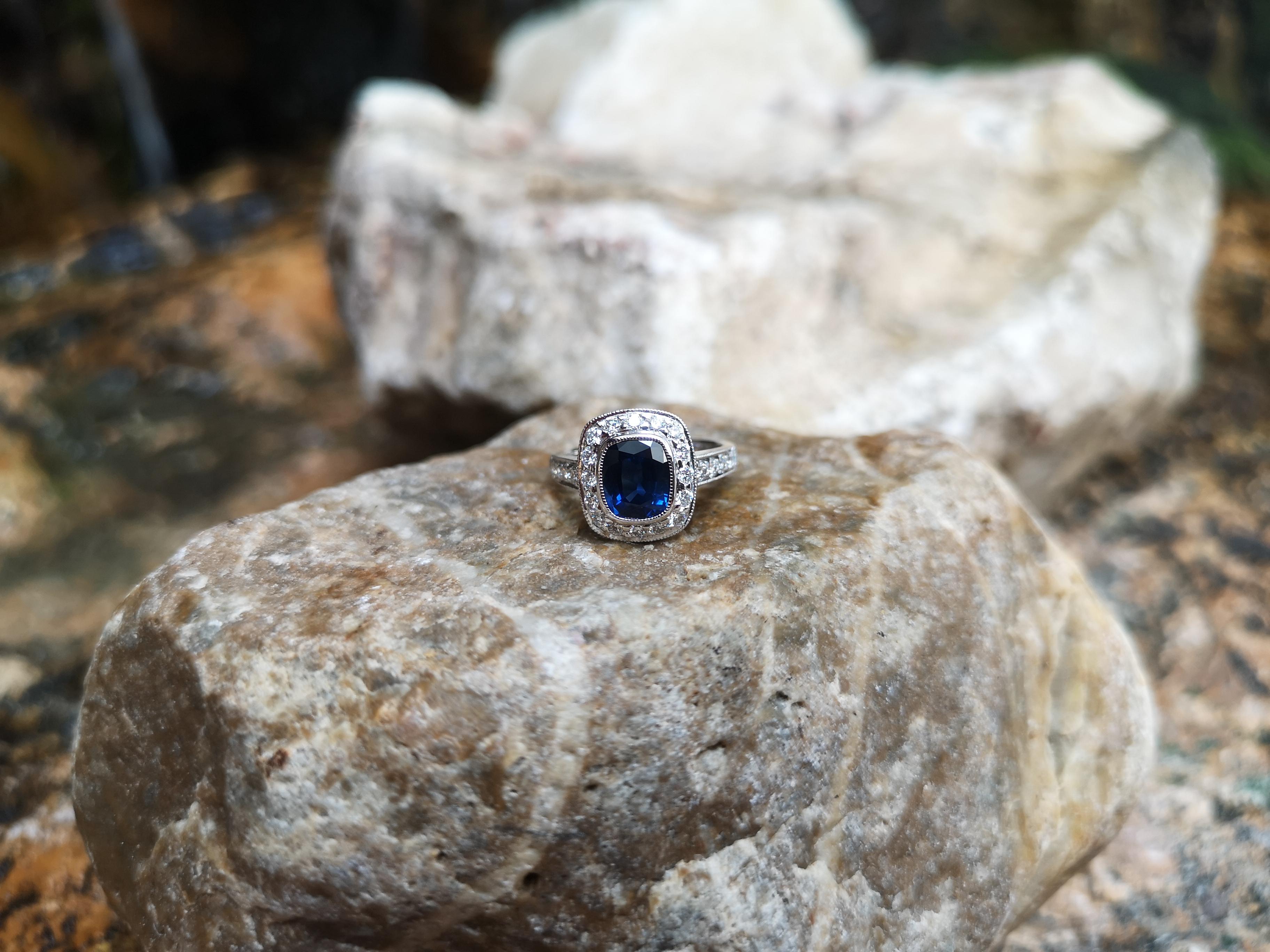 Blauer blauer Saphir mit Diamantring in 18 Karat Weißgoldfassung Damen im Angebot