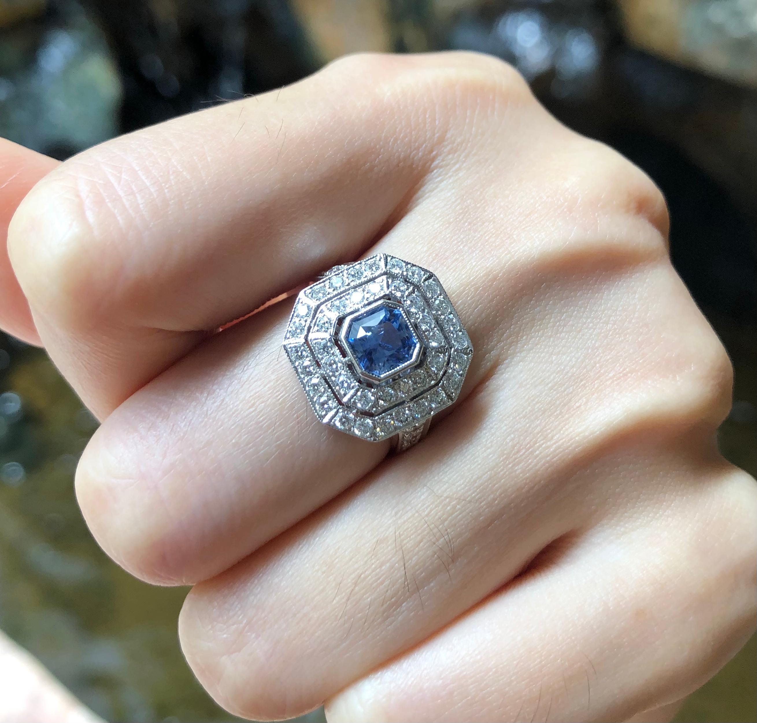 Blauer blauer Saphir mit Diamantring in 18 Karat Weißgoldfassung für Damen oder Herren im Angebot