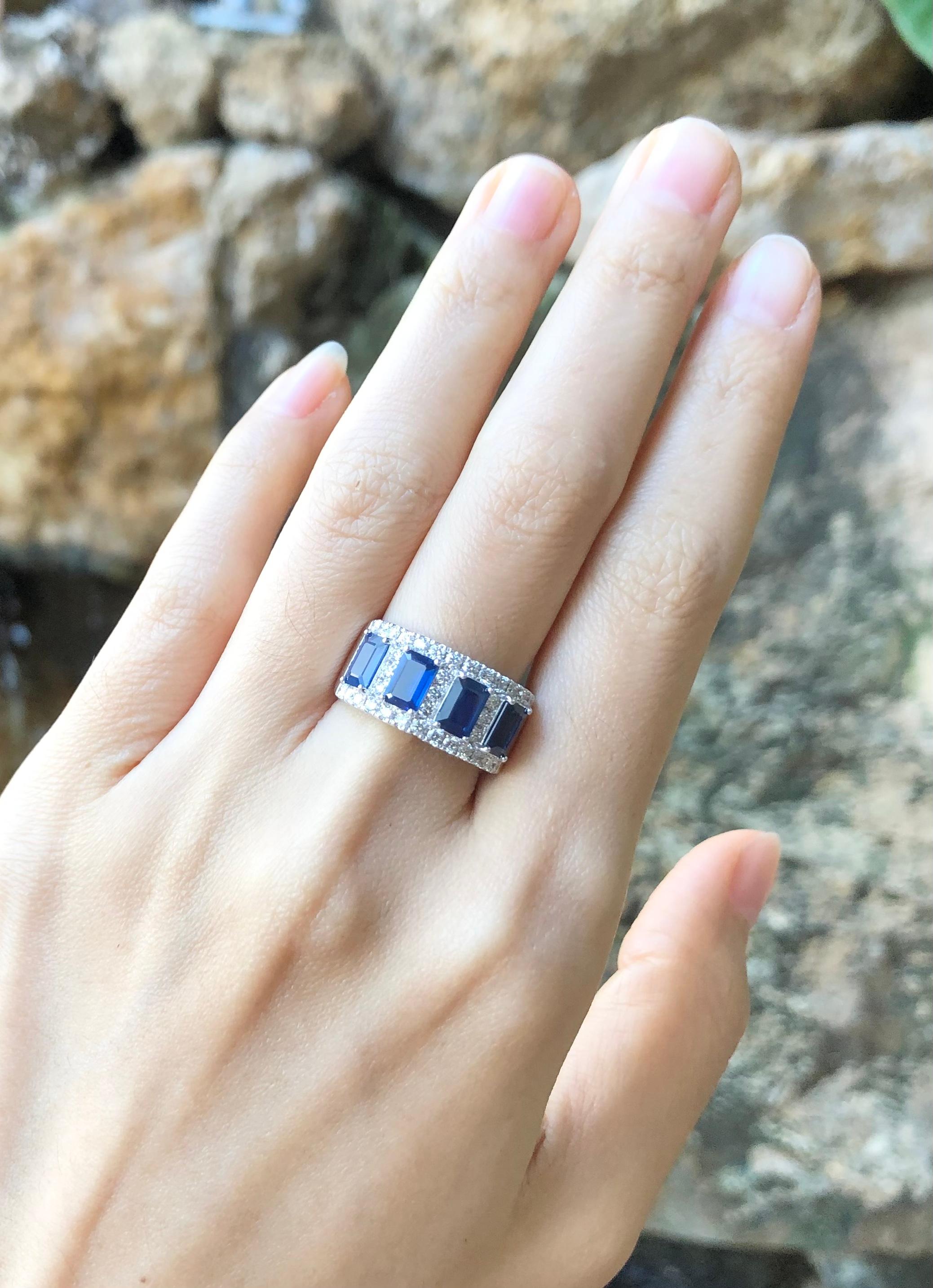 Blue Sapphire with Diamond Ring Set in 18 Karat White Gold Settings In New Condition For Sale In Bangkok, TH