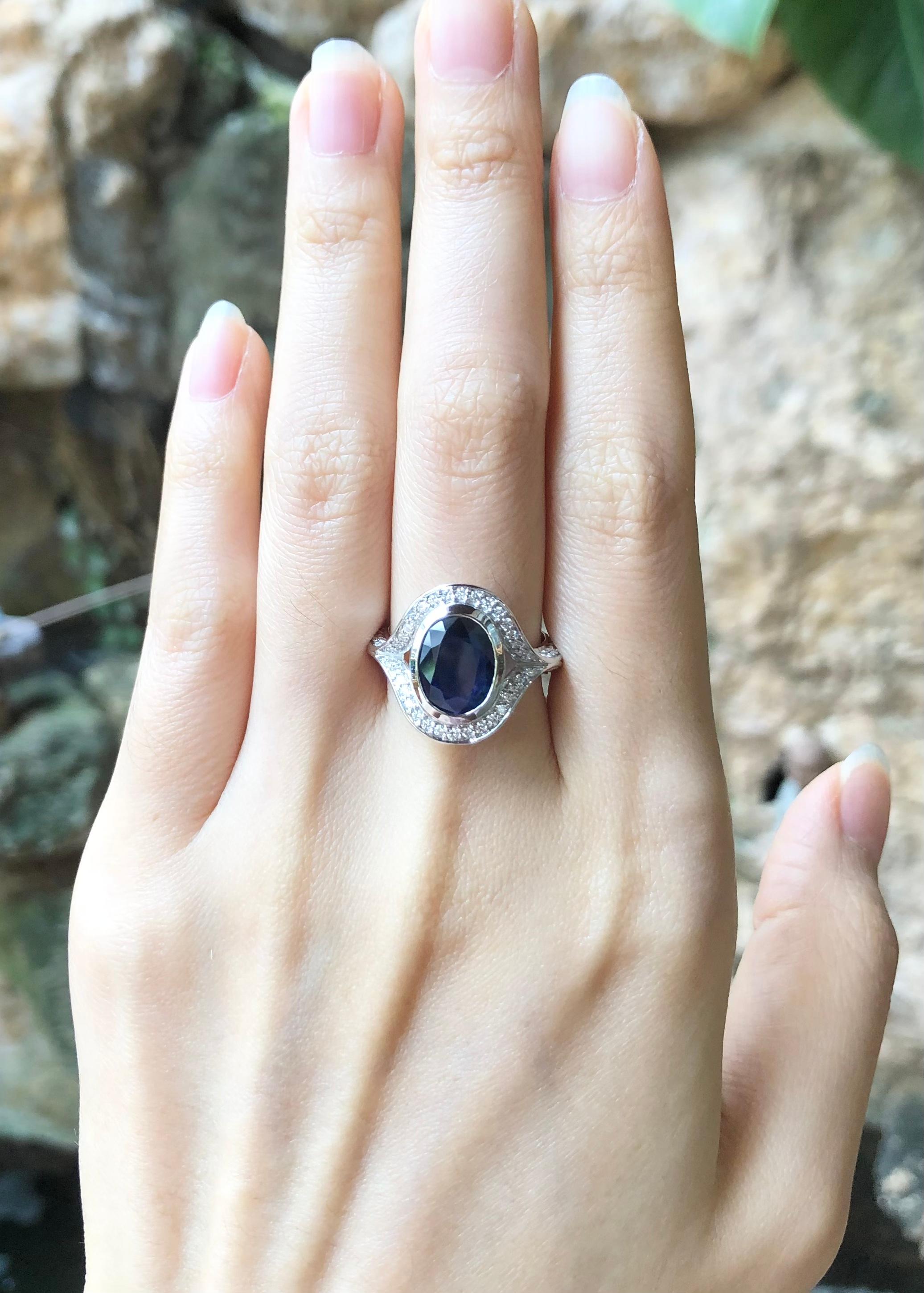 Blauer blauer Saphir mit Diamantring in 18 Karat Weißgoldfassung Damen im Angebot