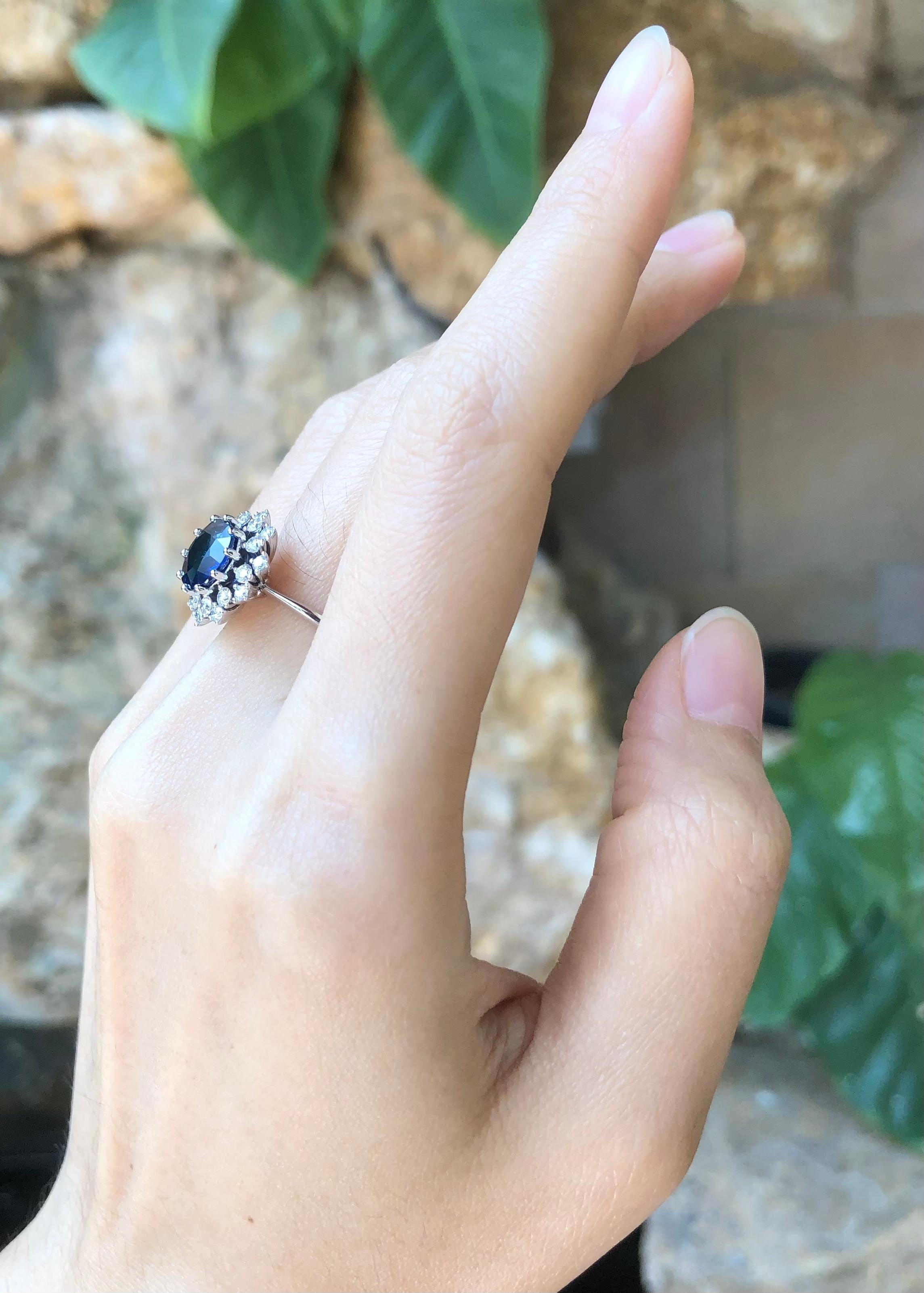 Blauer Saphir mit Diamantring aus 18 Karat Weißgold in Fassungen Damen im Angebot