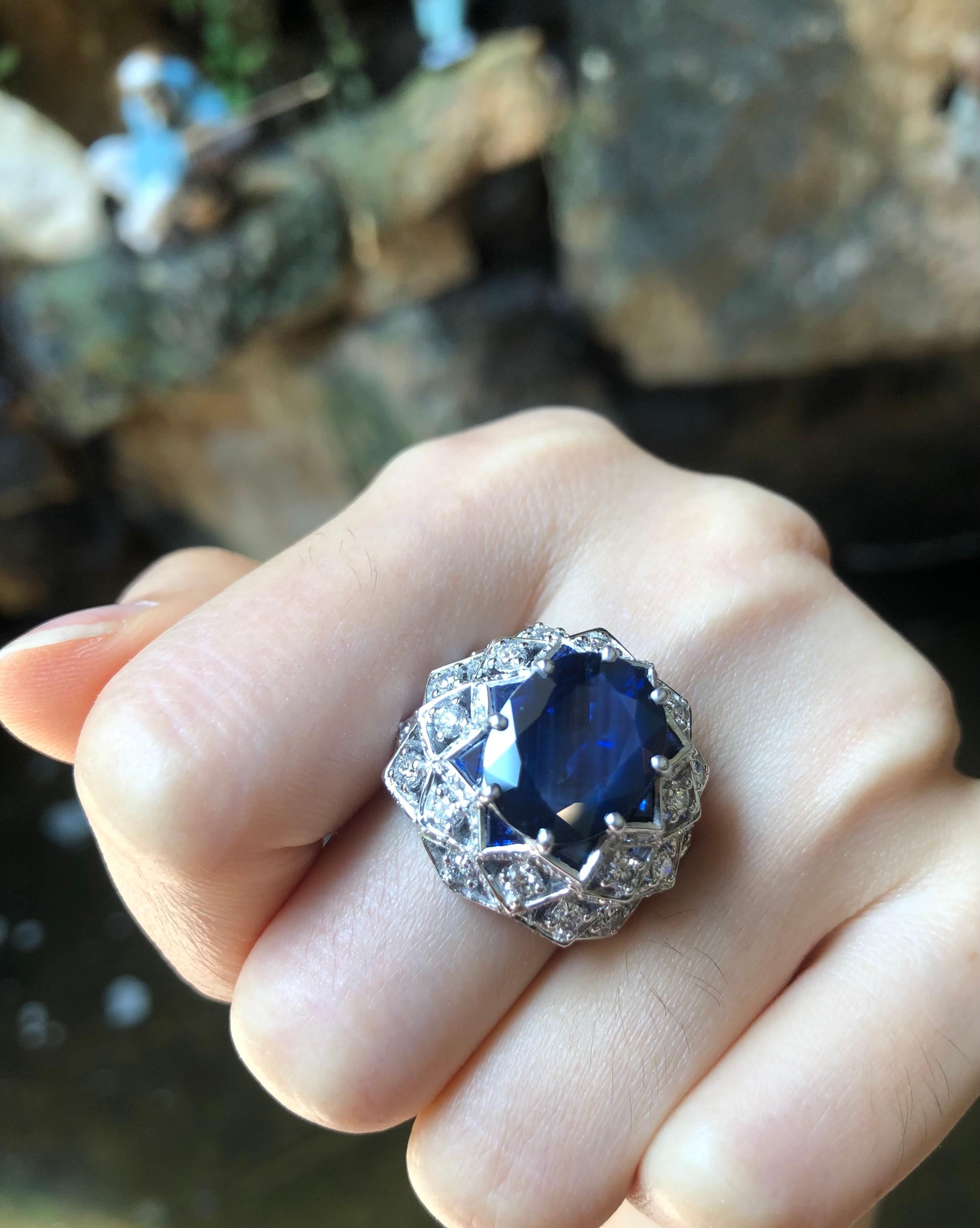 Blue Sapphire with Diamond Ring Set in 18 Karat White Gold Settings For Sale 1
