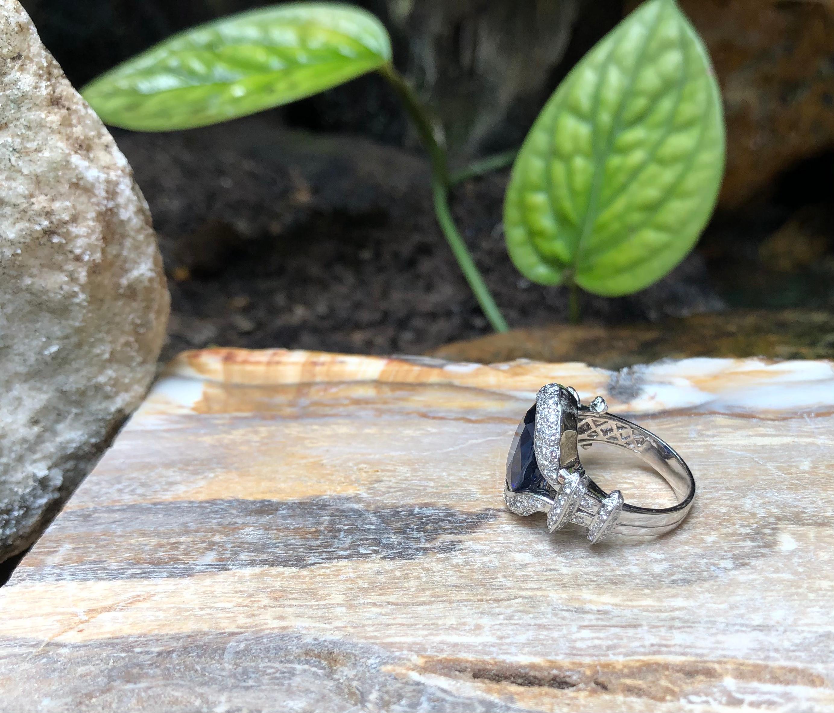 Blauer blauer Saphir mit Diamantring in 18 Karat Weißgoldfassung im Angebot 1