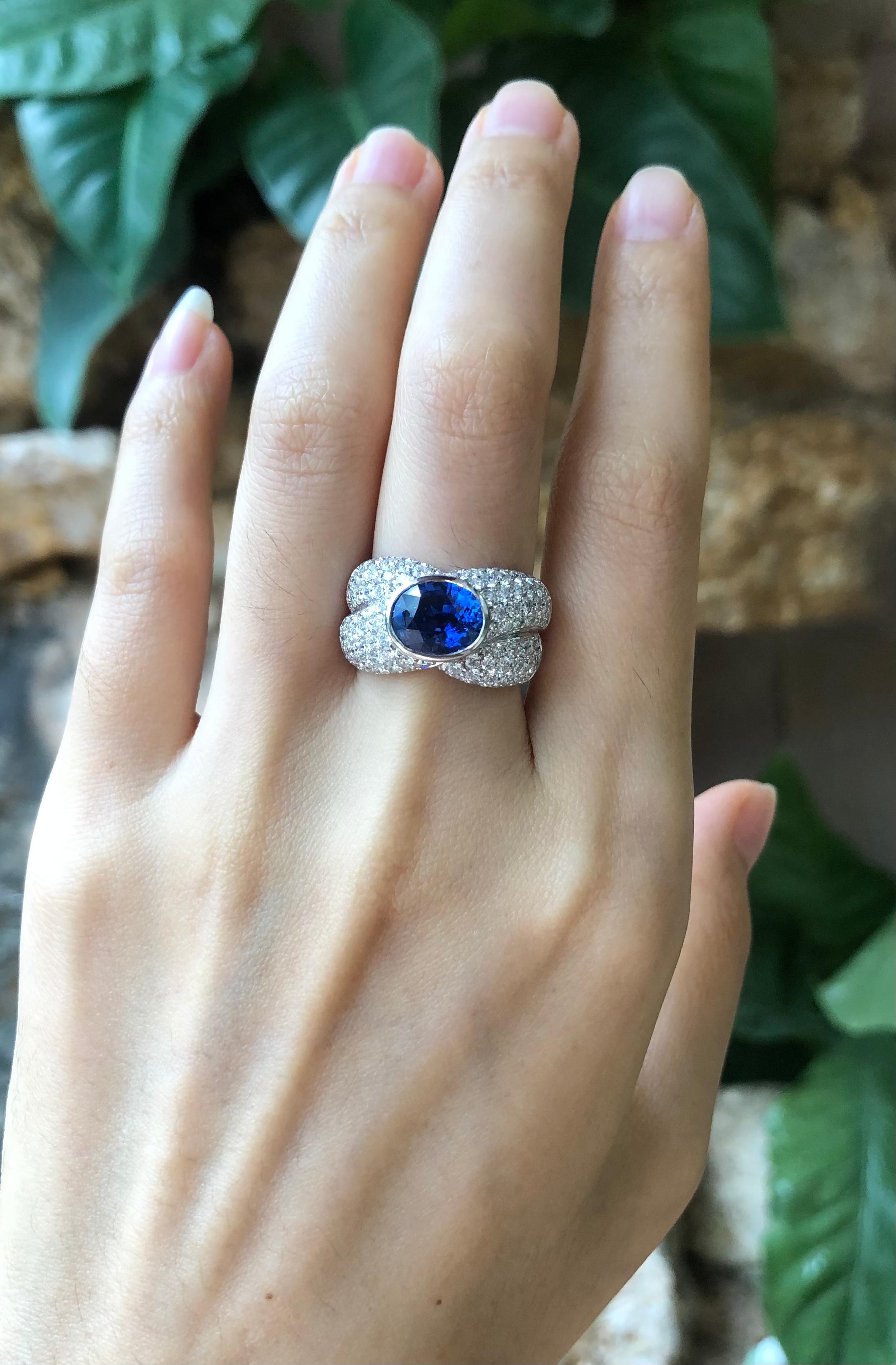 Blue Sapphire with Diamond Ring Set in 18 Karat White Gold Settings For Sale 1