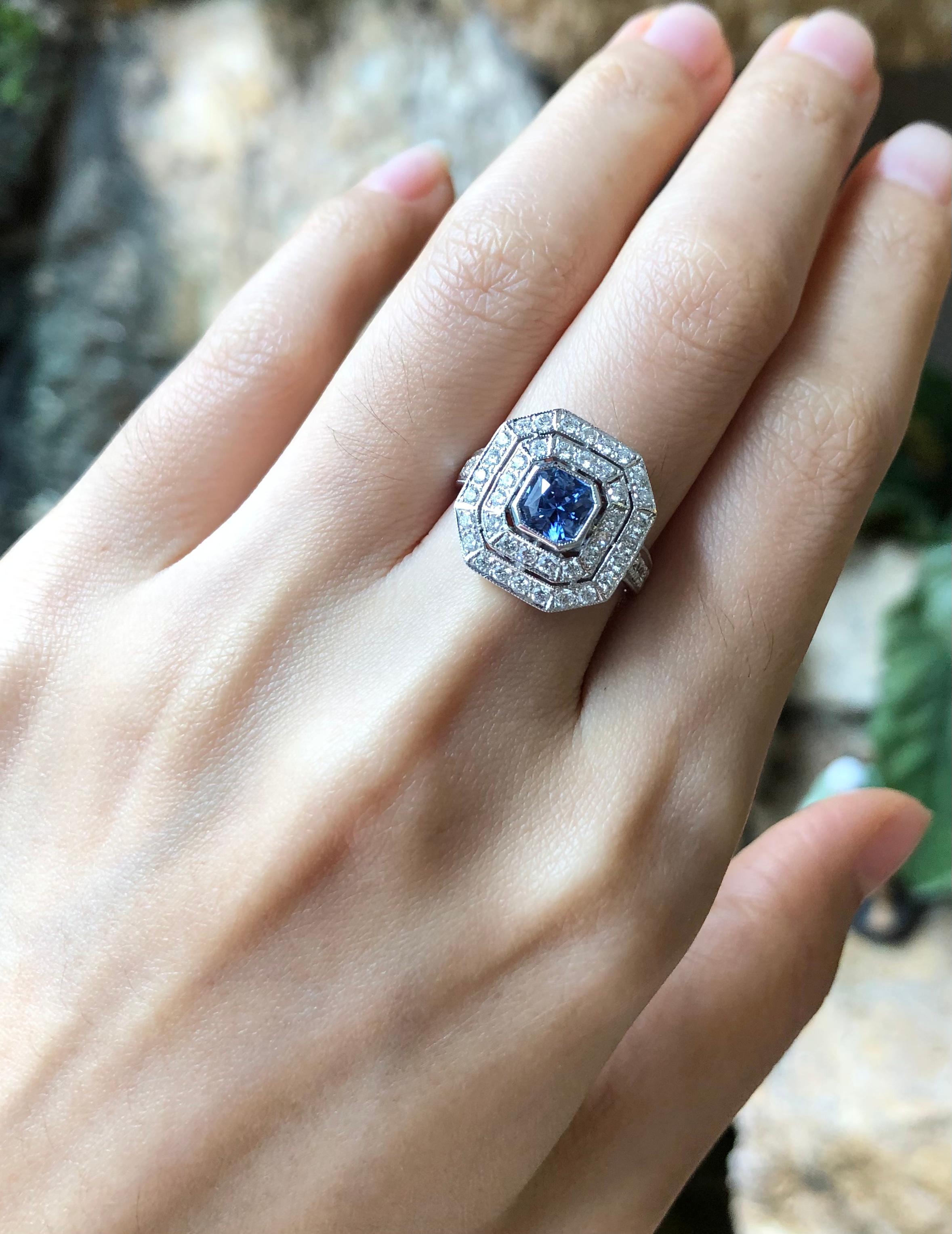 Blauer blauer Saphir mit Diamantring in 18 Karat Weißgoldfassung im Angebot 1