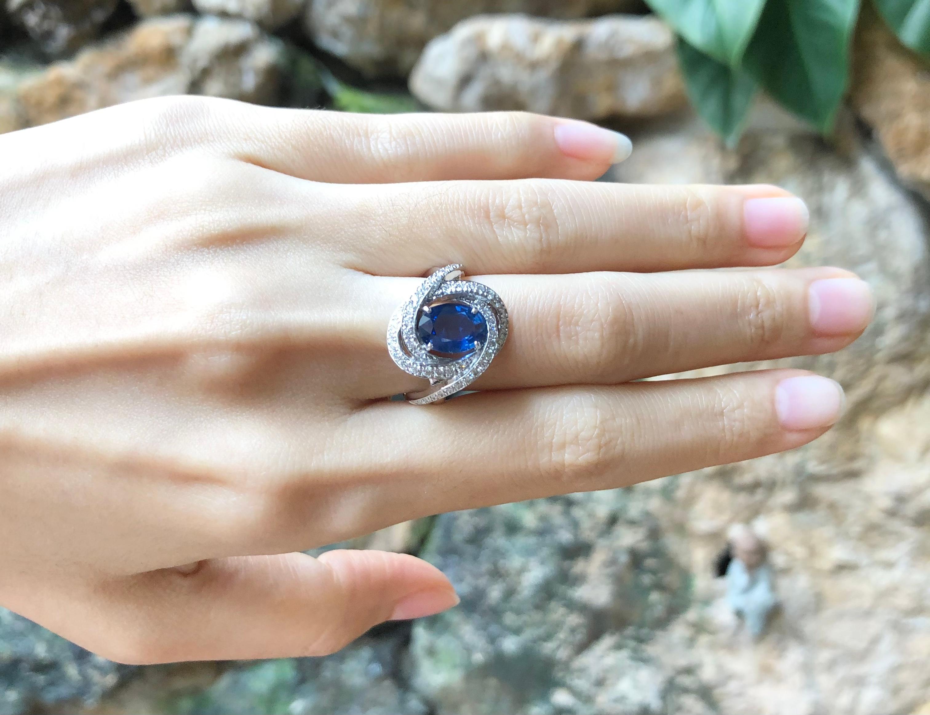 Blue Sapphire with Diamond Ring Set in 18 Karat White Gold Settings In New Condition For Sale In Bangkok, TH
