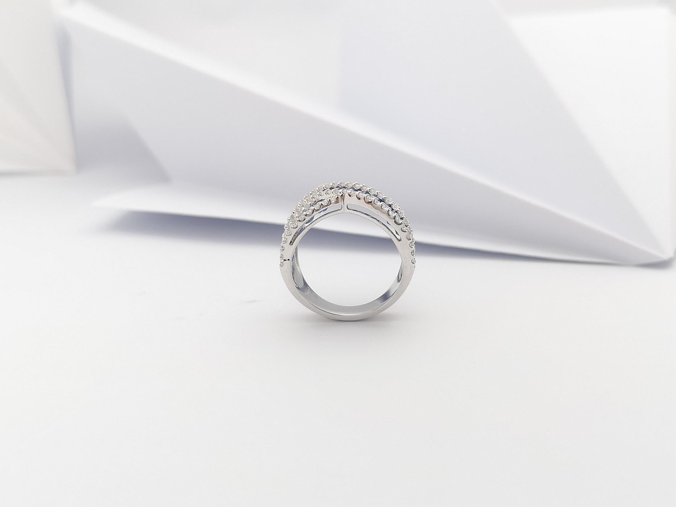 Bague en or blanc 18 carats sertie d'un saphir bleu et de diamants en vente 1
