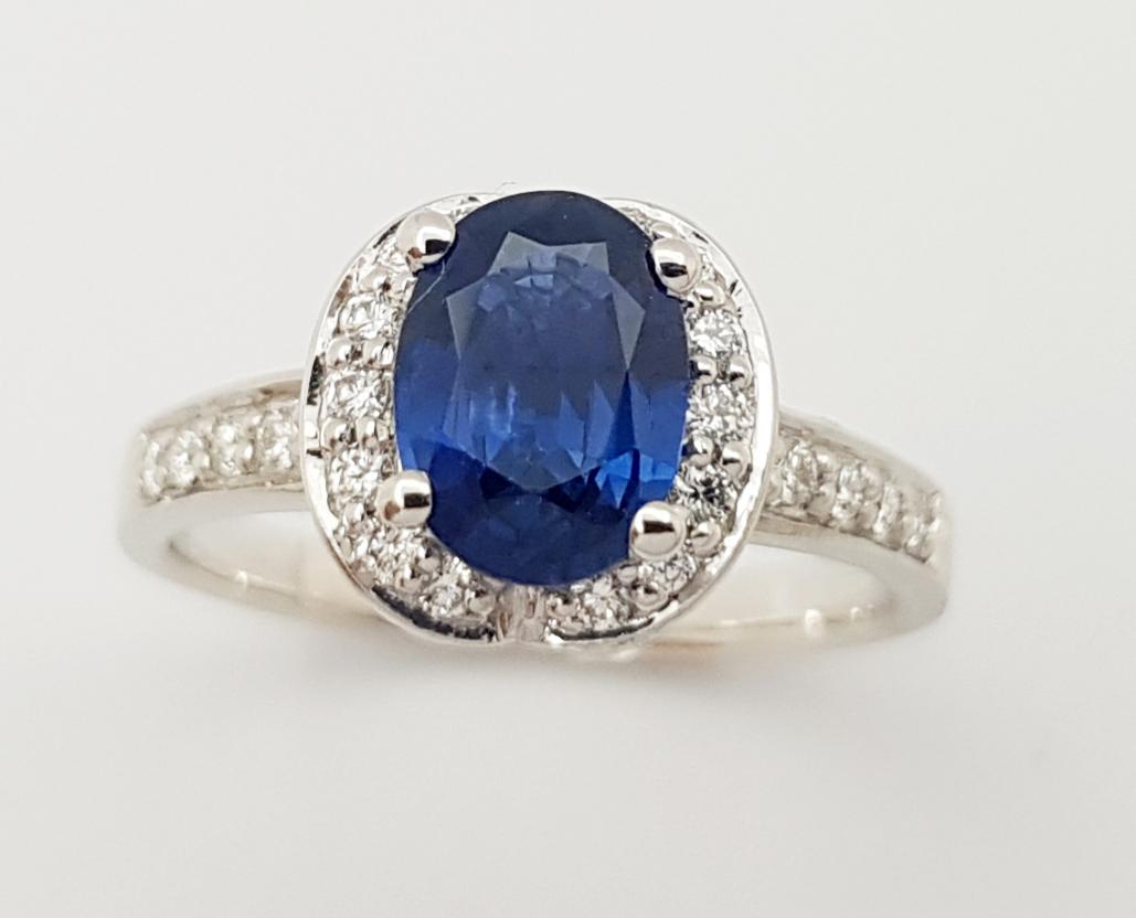 Blue Sapphire with Diamond Ring Set in 18 Karat White Gold Settings For Sale 1