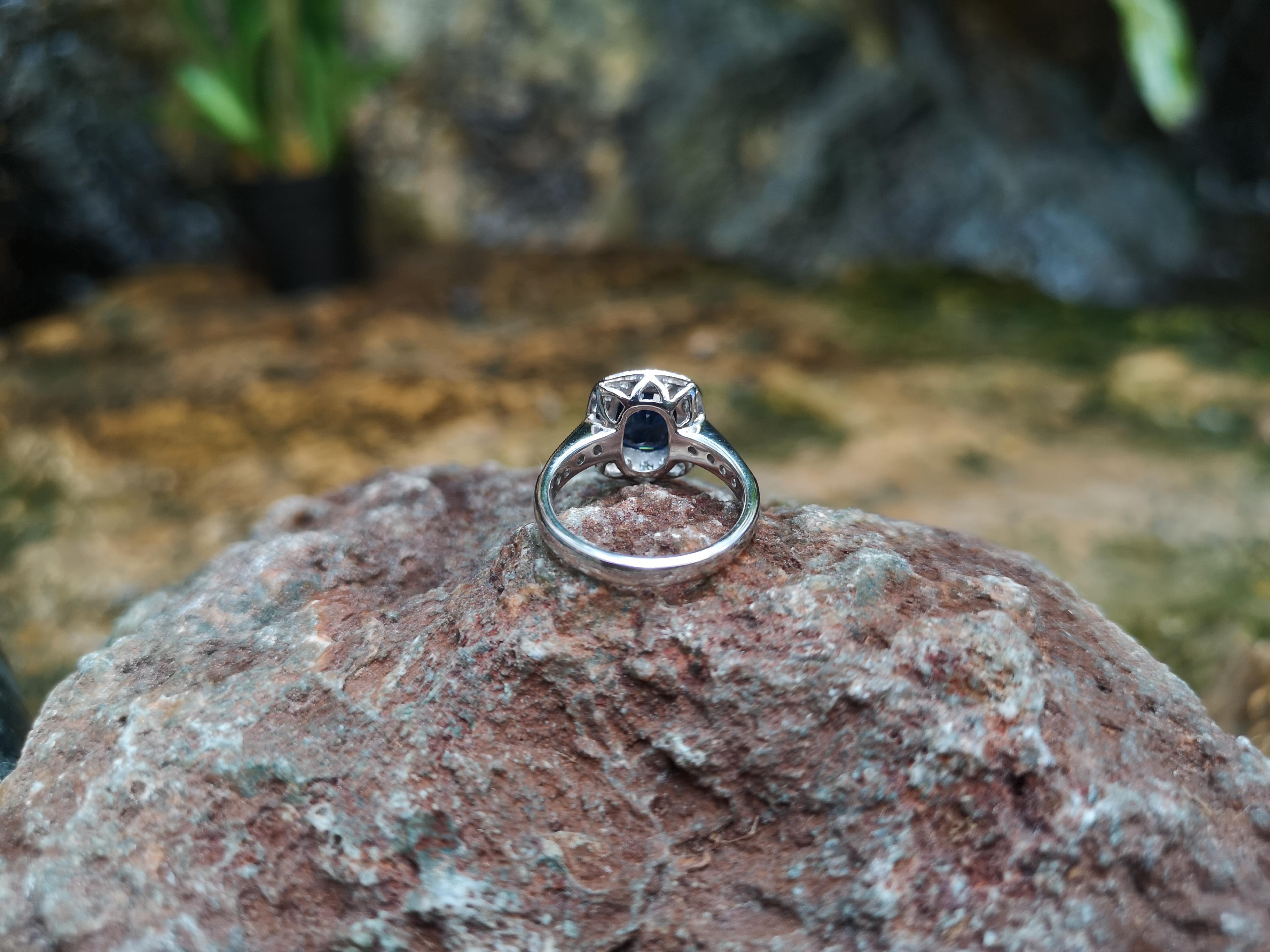Blauer blauer Saphir mit Diamantring in 18 Karat Weißgoldfassung im Angebot 2