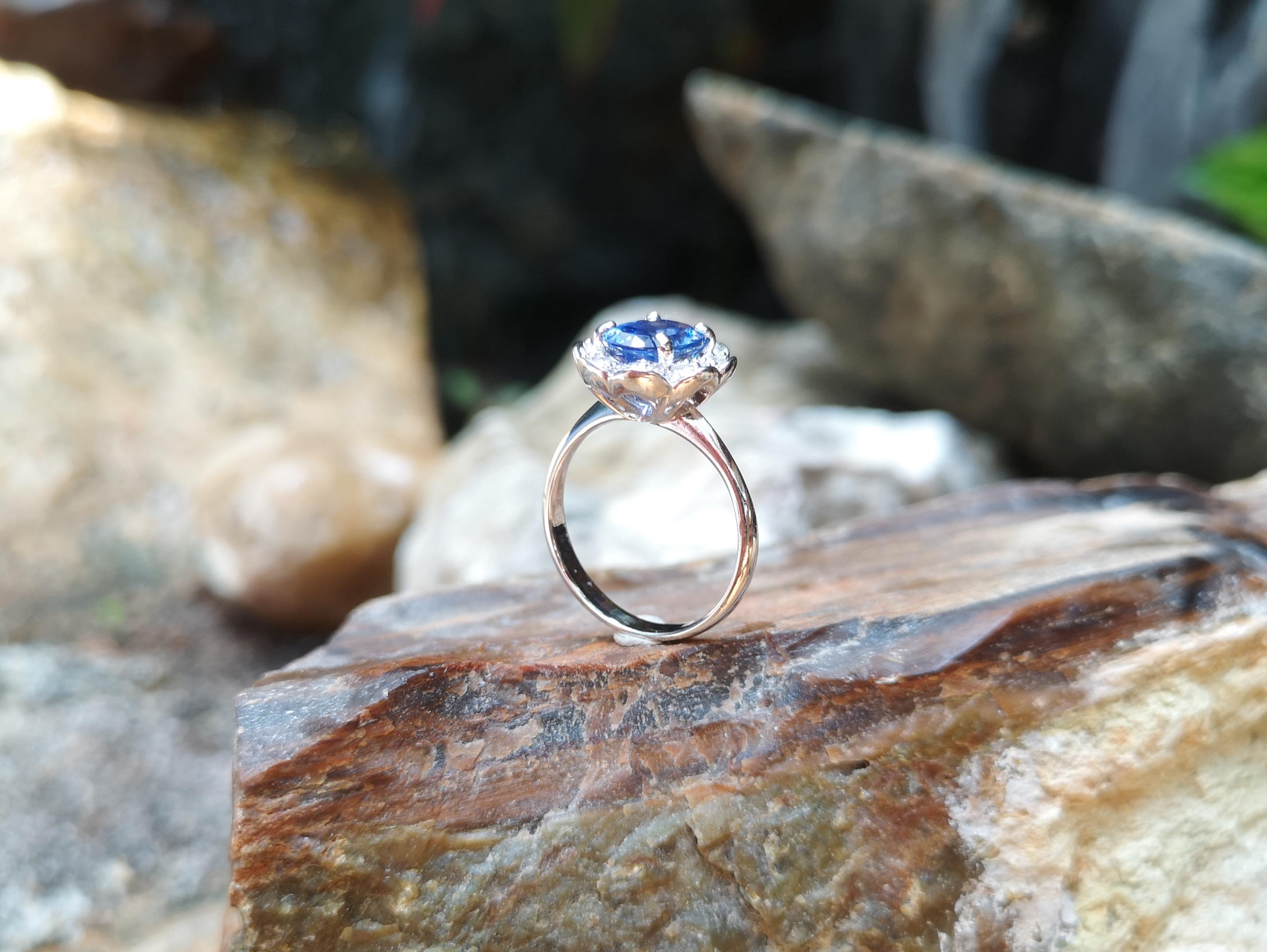 Blauer Saphir mit Diamantring aus 18 Karat Weißgold in Fassungen im Angebot 3