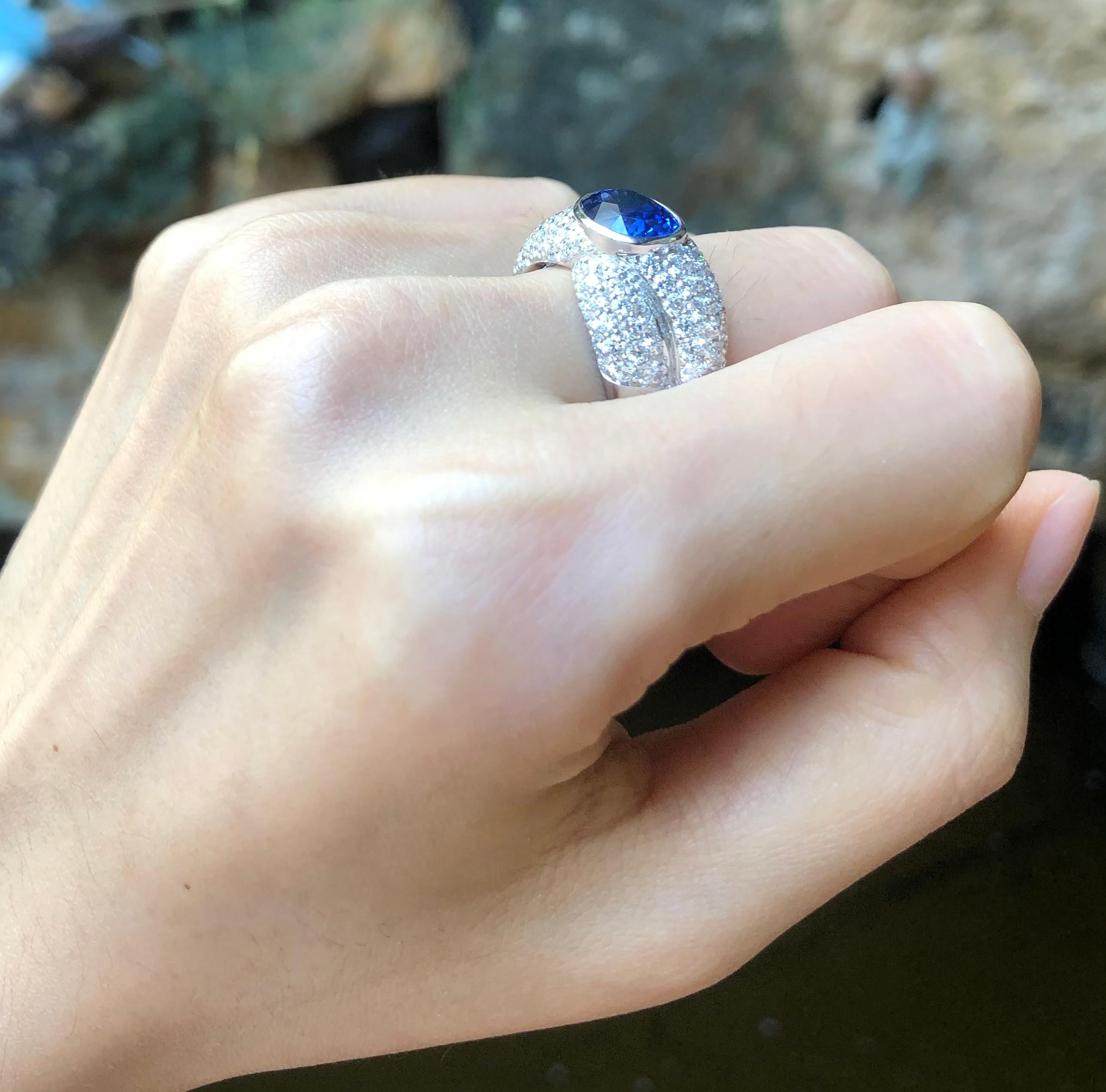 Blue Sapphire with Diamond Ring Set in 18 Karat White Gold Settings For Sale 2