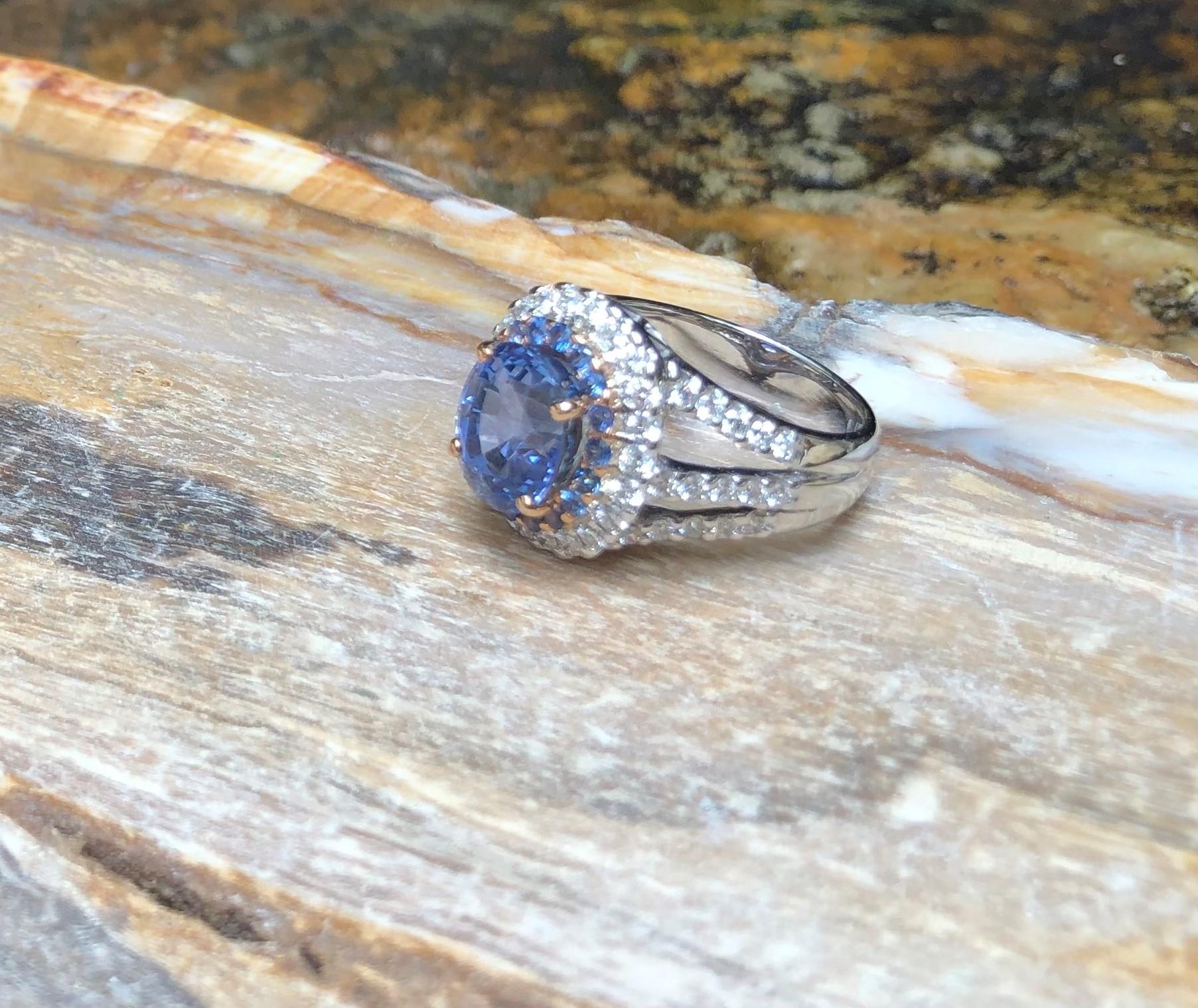 GIA Certified 5cts Ceylon Blue Sapphire with Diamond Ring Set in 18K White Gold  For Sale 2