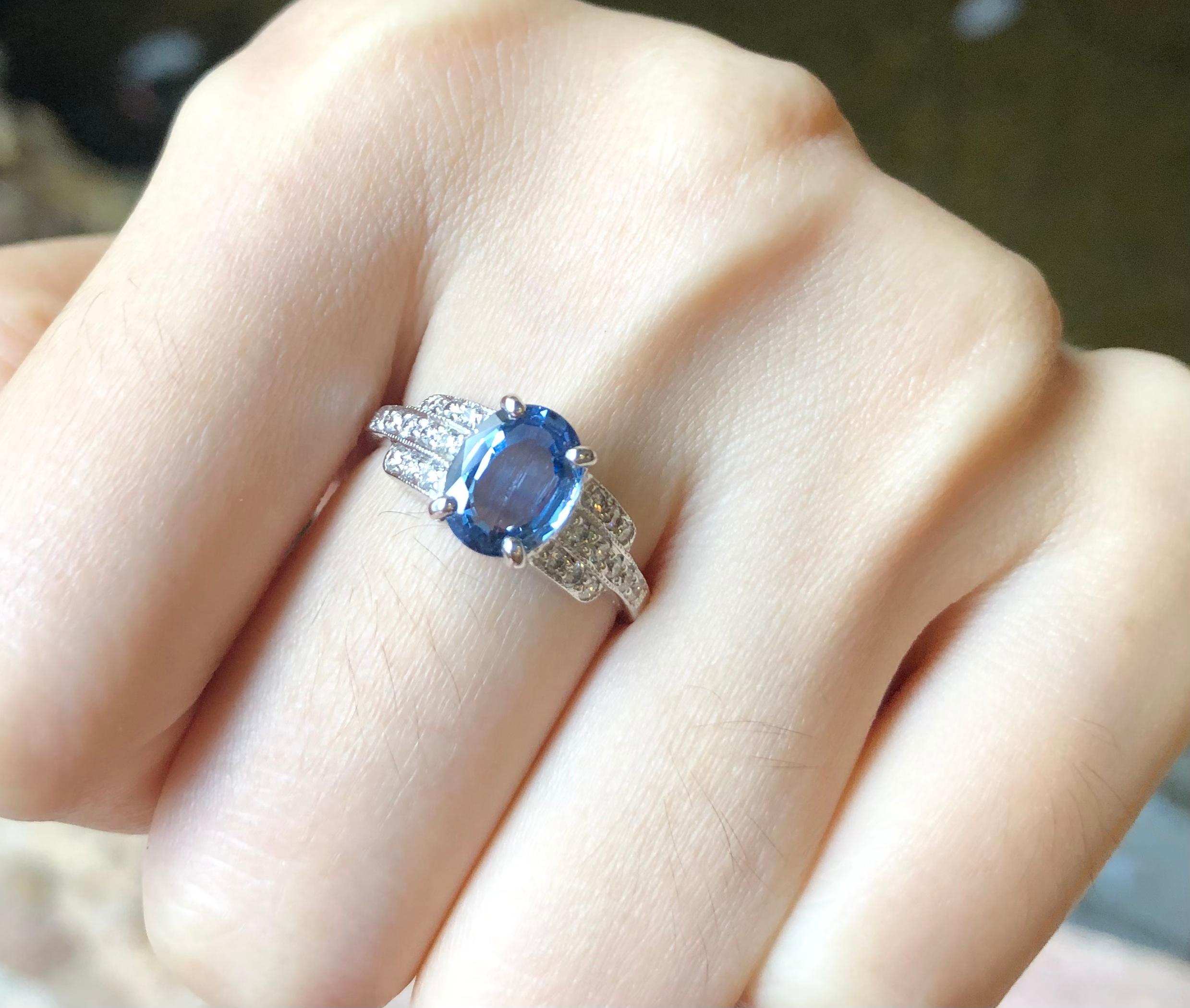 Blue Sapphire with Diamond Ring Set in 18 Karat White Gold Settings For Sale 4