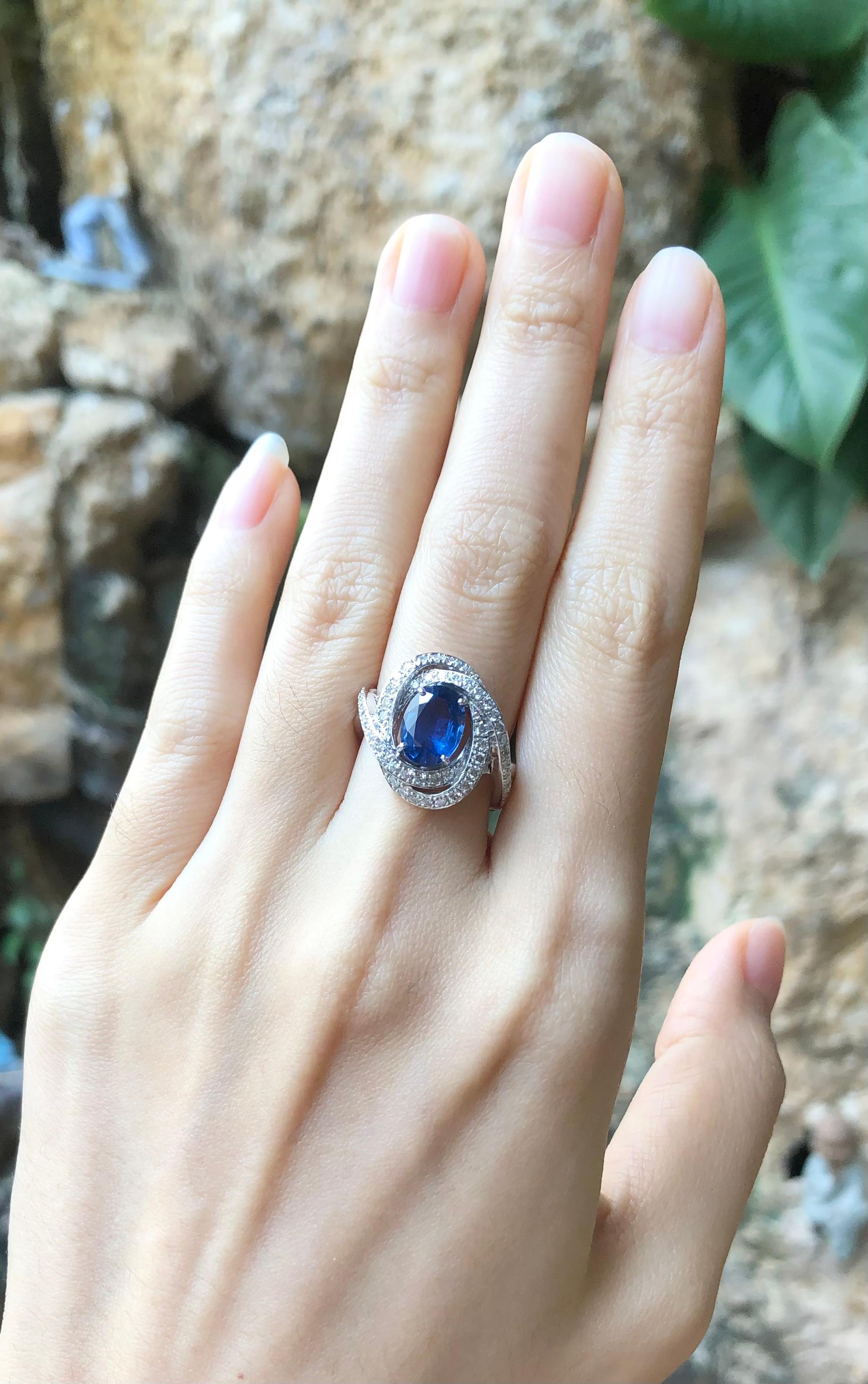 Blue Sapphire with Diamond Ring Set in 18 Karat White Gold Settings For Sale 1