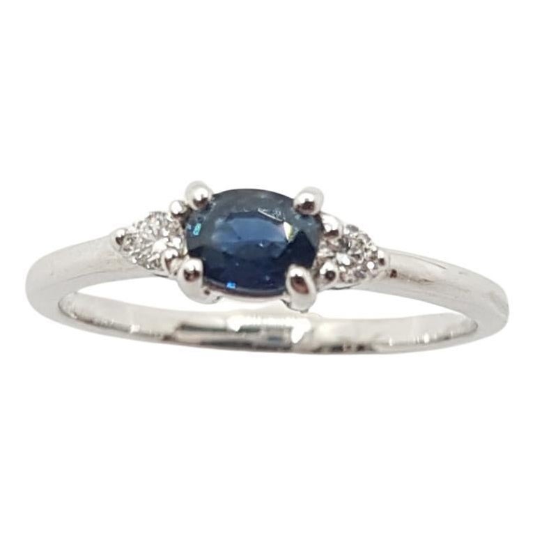 Anello con zaffiro blu e diamanti incastonati in oro bianco 18 carati
