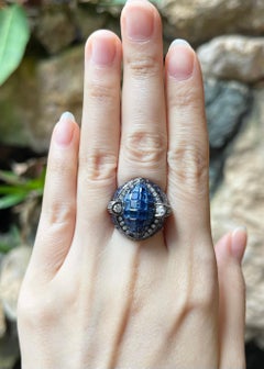Blue Sapphire with Diamond Ring set in 18K Gold Setting