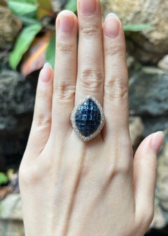 Blue Sapphire with Diamond Ring set in 18K Gold Setting